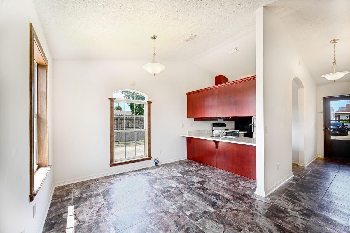 22618 Lakeview Drive