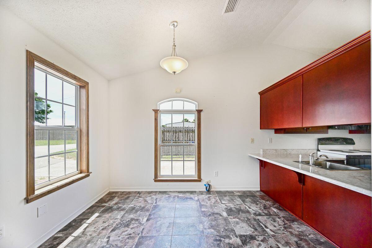 22618 Lakeview Drive