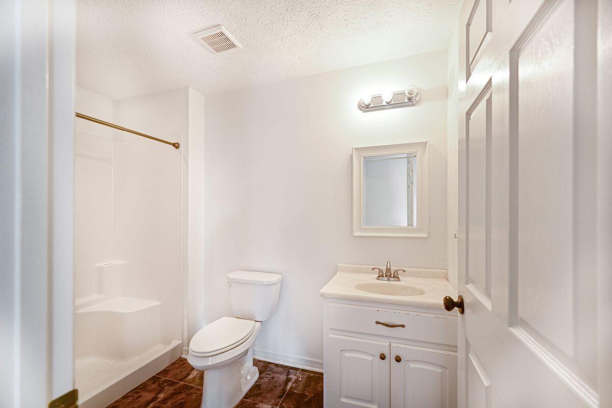 22618 Lakeview Drive