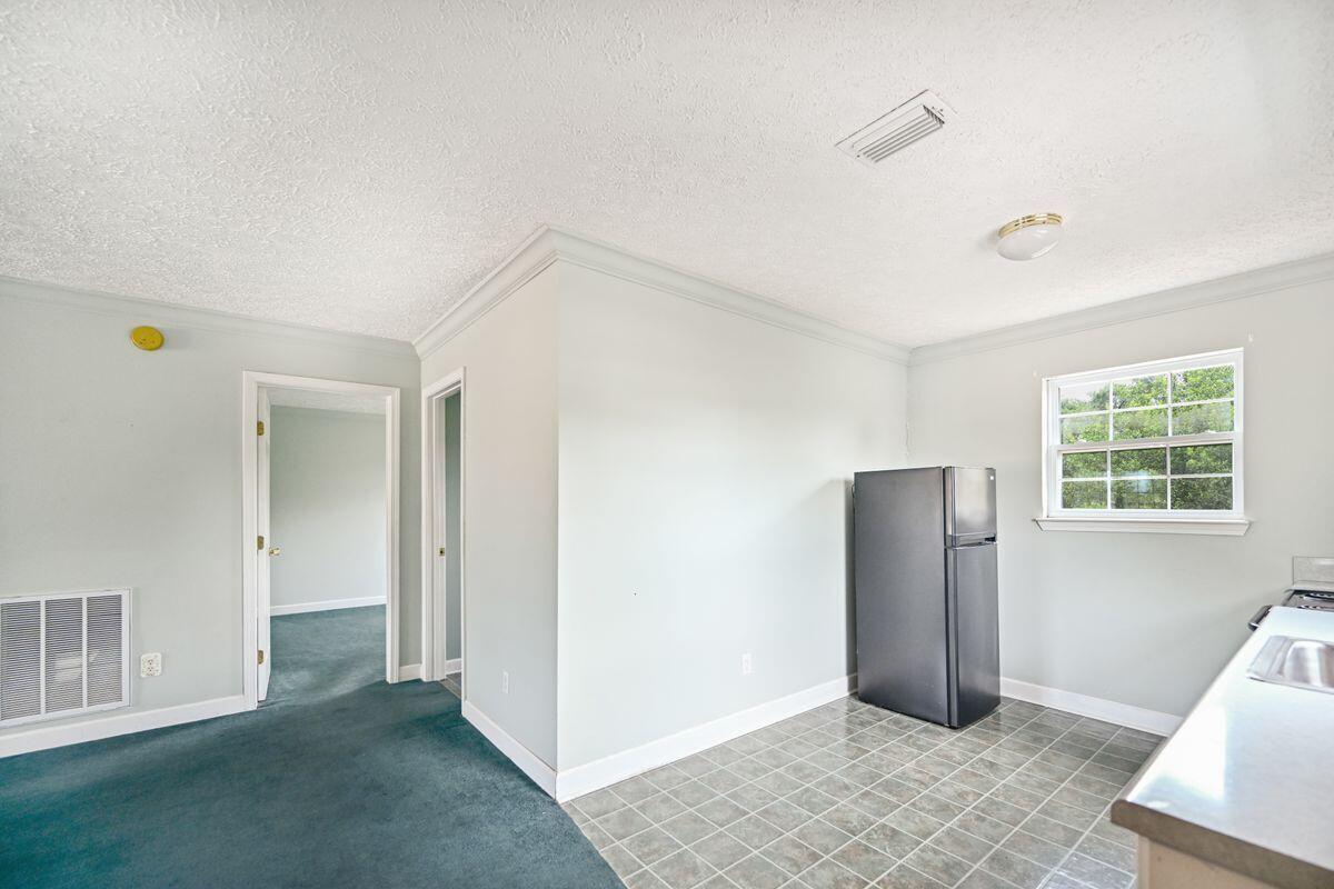 22618 Lakeview Drive