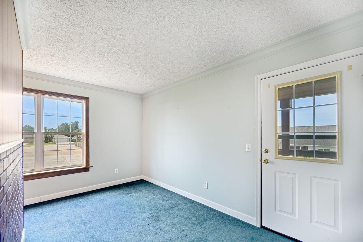 22618 Lakeview Drive