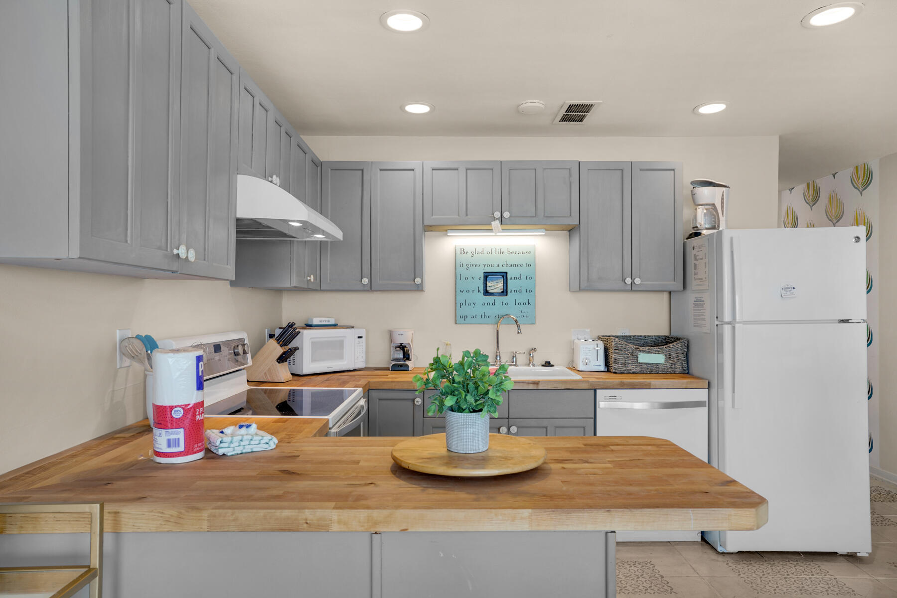 7998 E Co Hwy 30A, 5