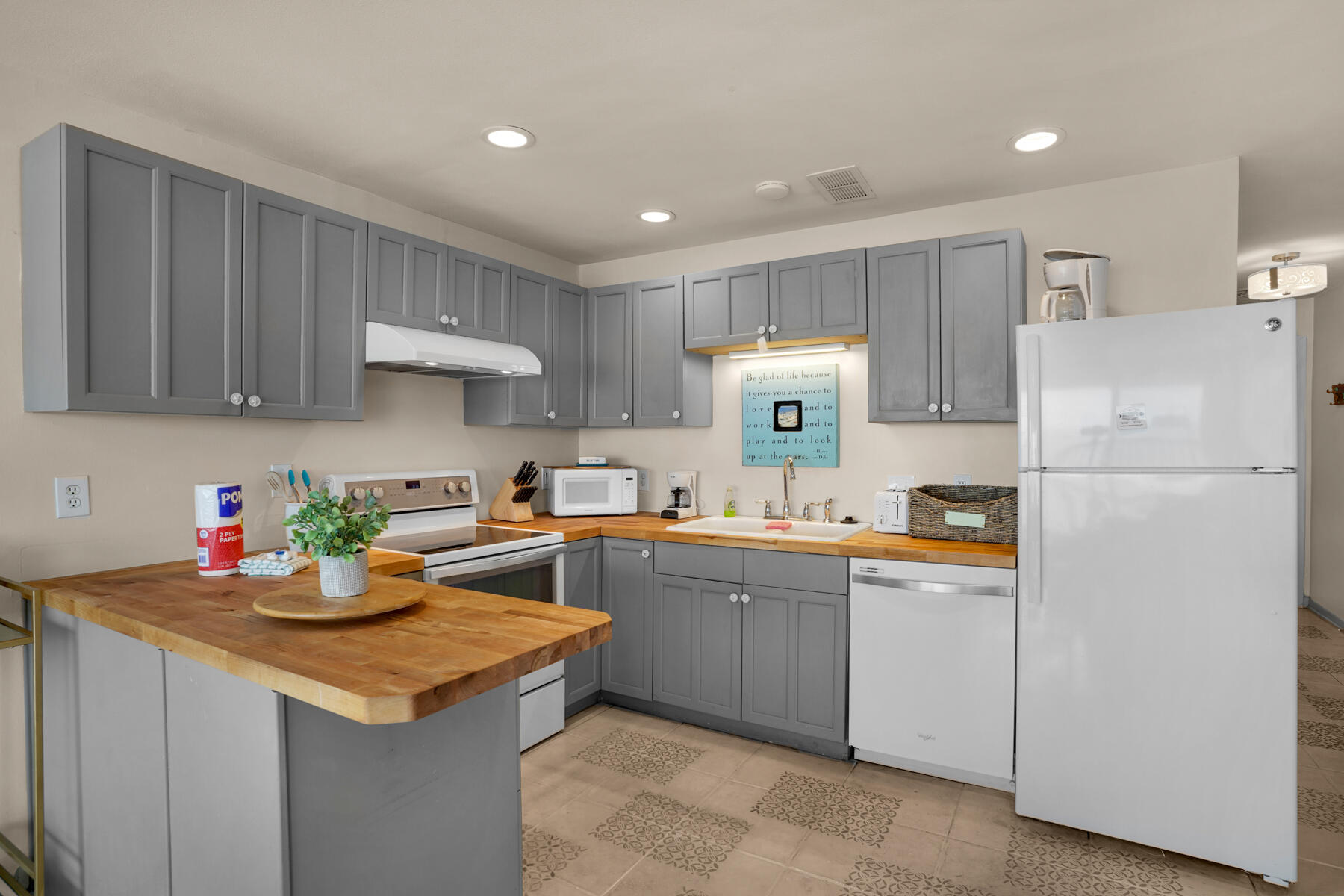 7998 E Co Hwy 30A, 5