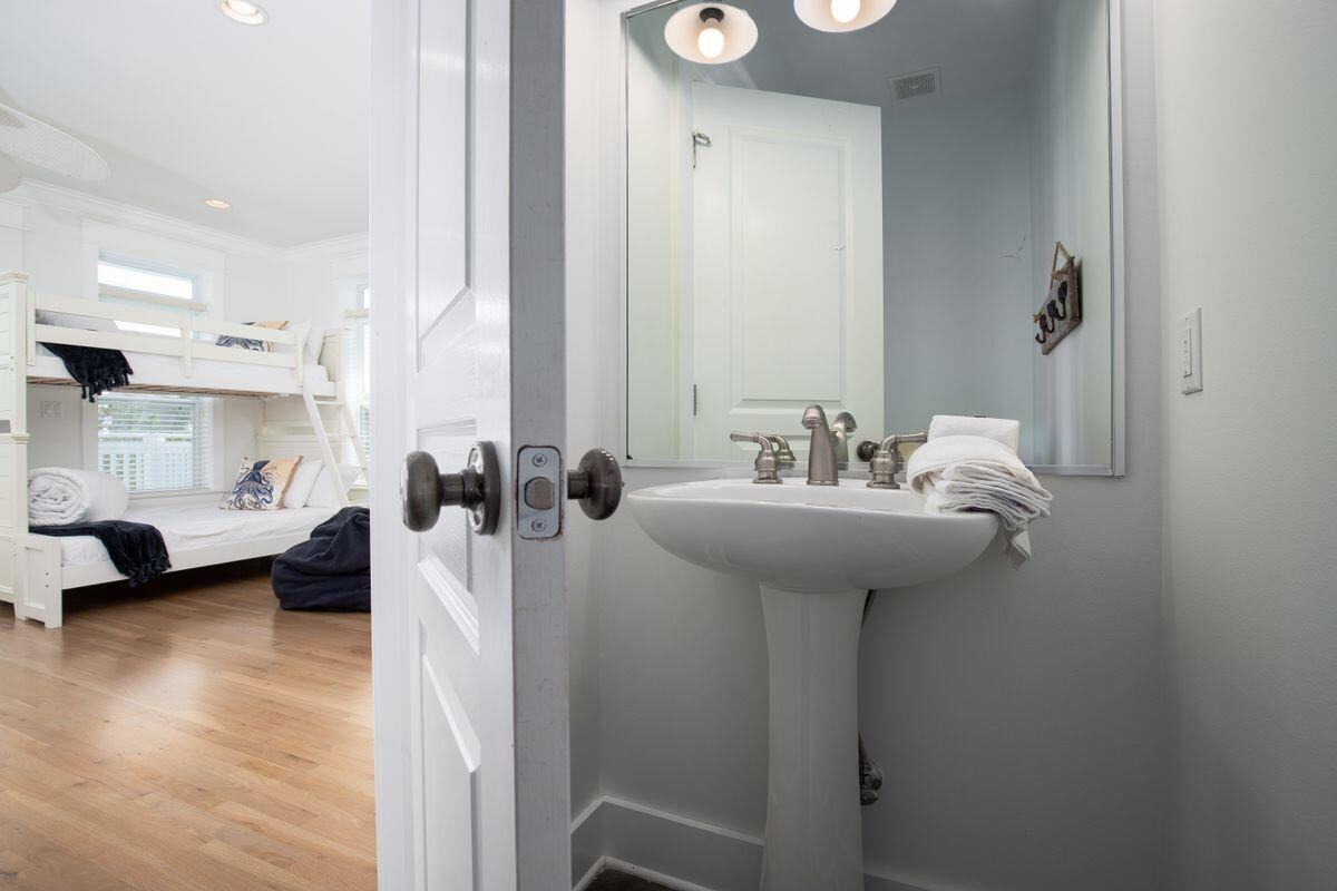 117 E Lifeguard Loop