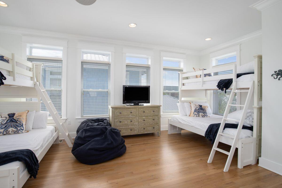 117 E Lifeguard Loop