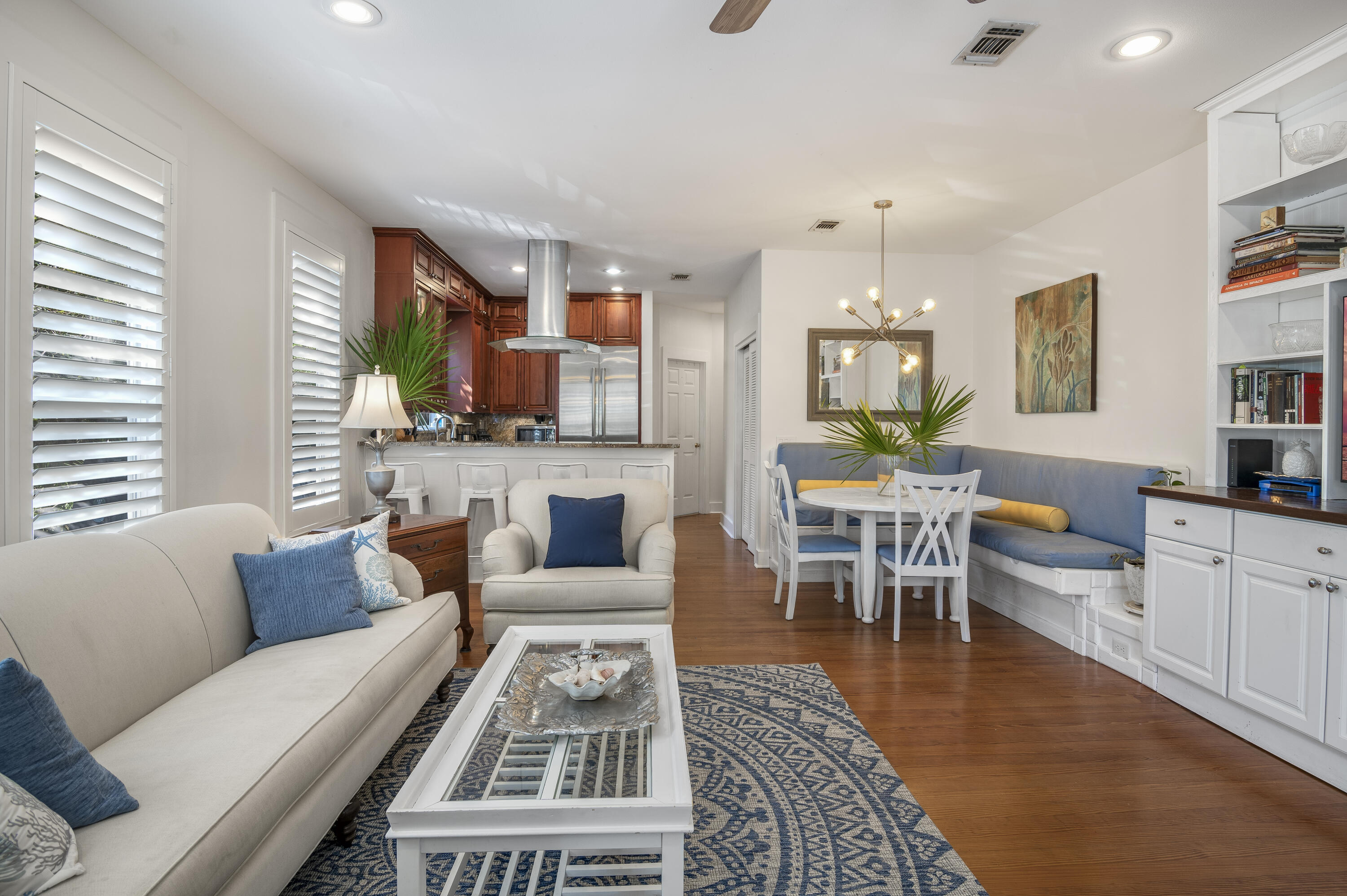 253 N Andalusia Avenue