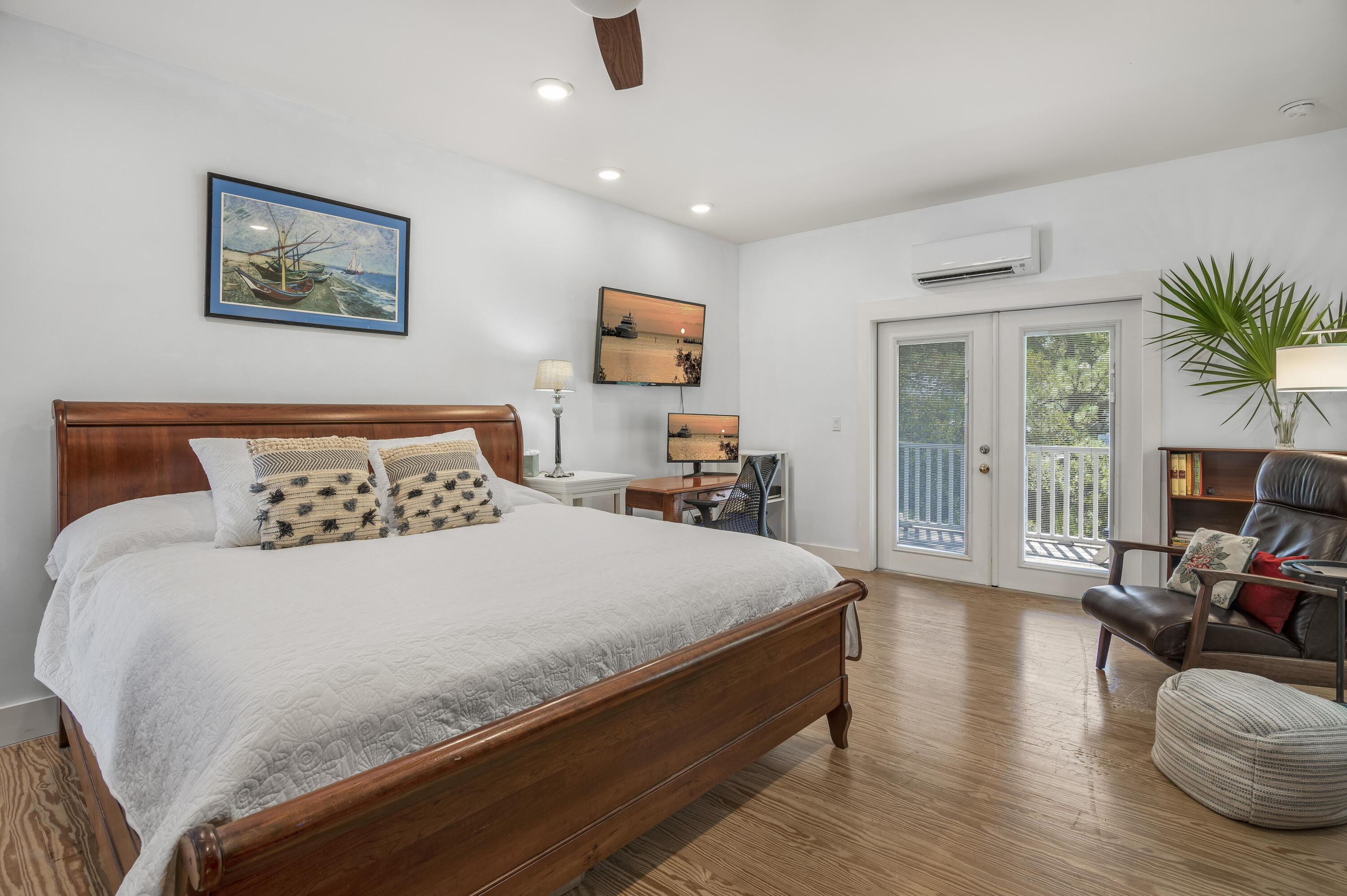 253 N Andalusia Avenue