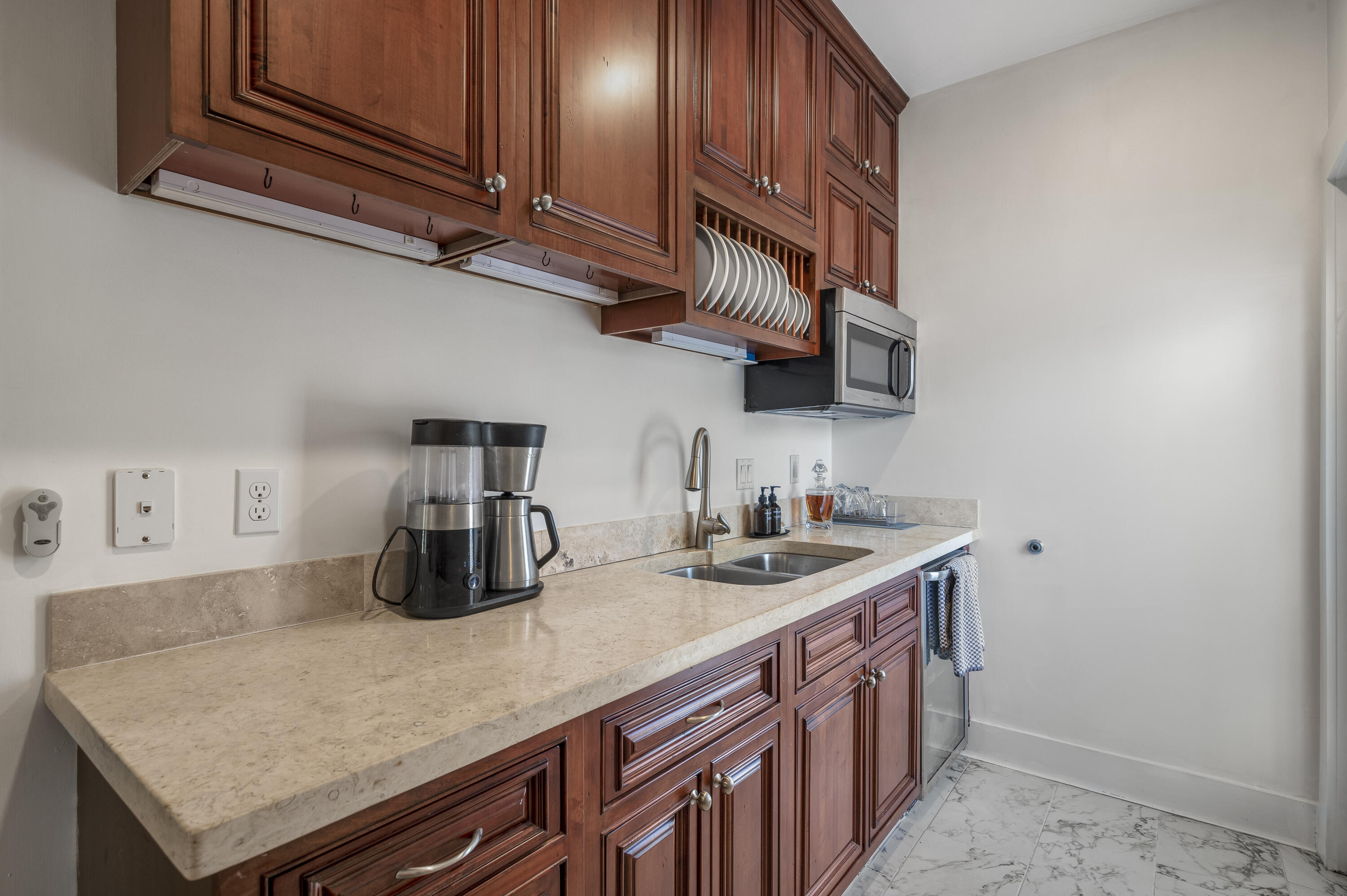 253 N Andalusia Avenue