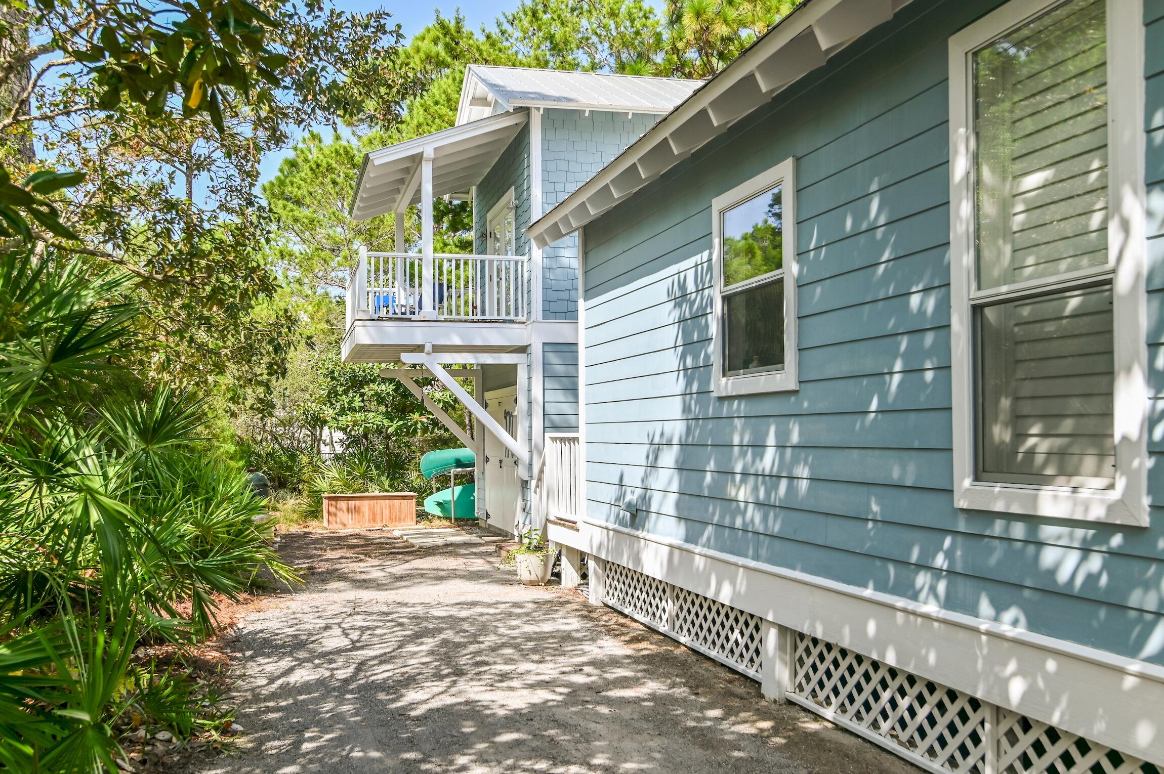 253 N Andalusia Avenue