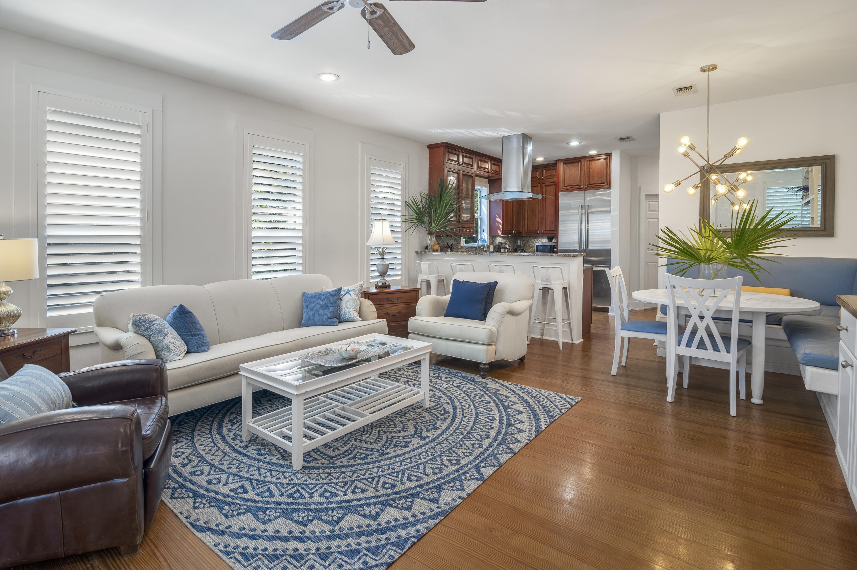 253 N Andalusia Avenue