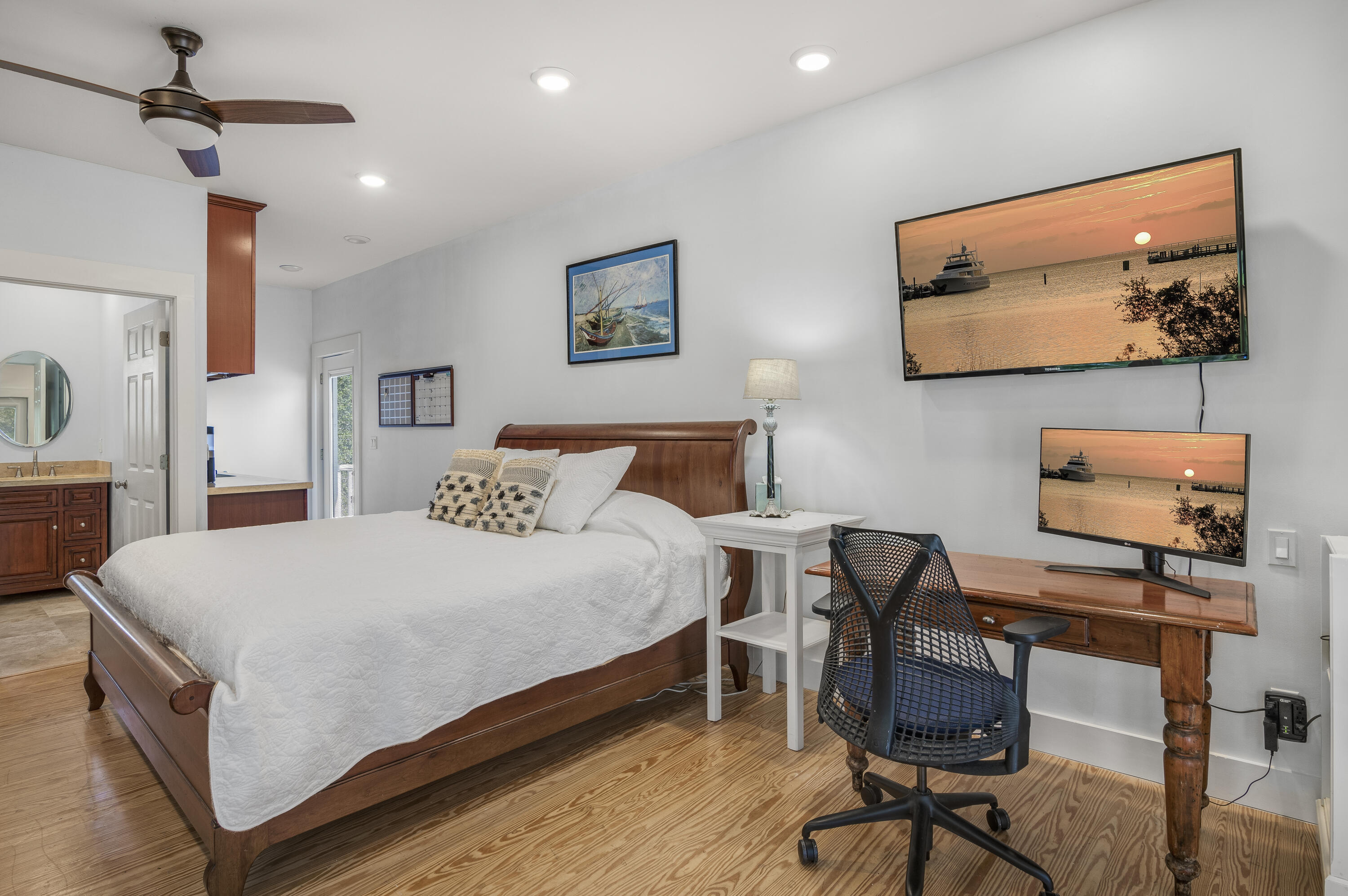 253 N Andalusia Avenue