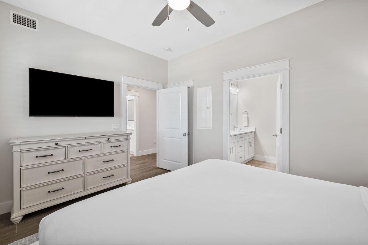 206 Henderson Resort Way, 5102