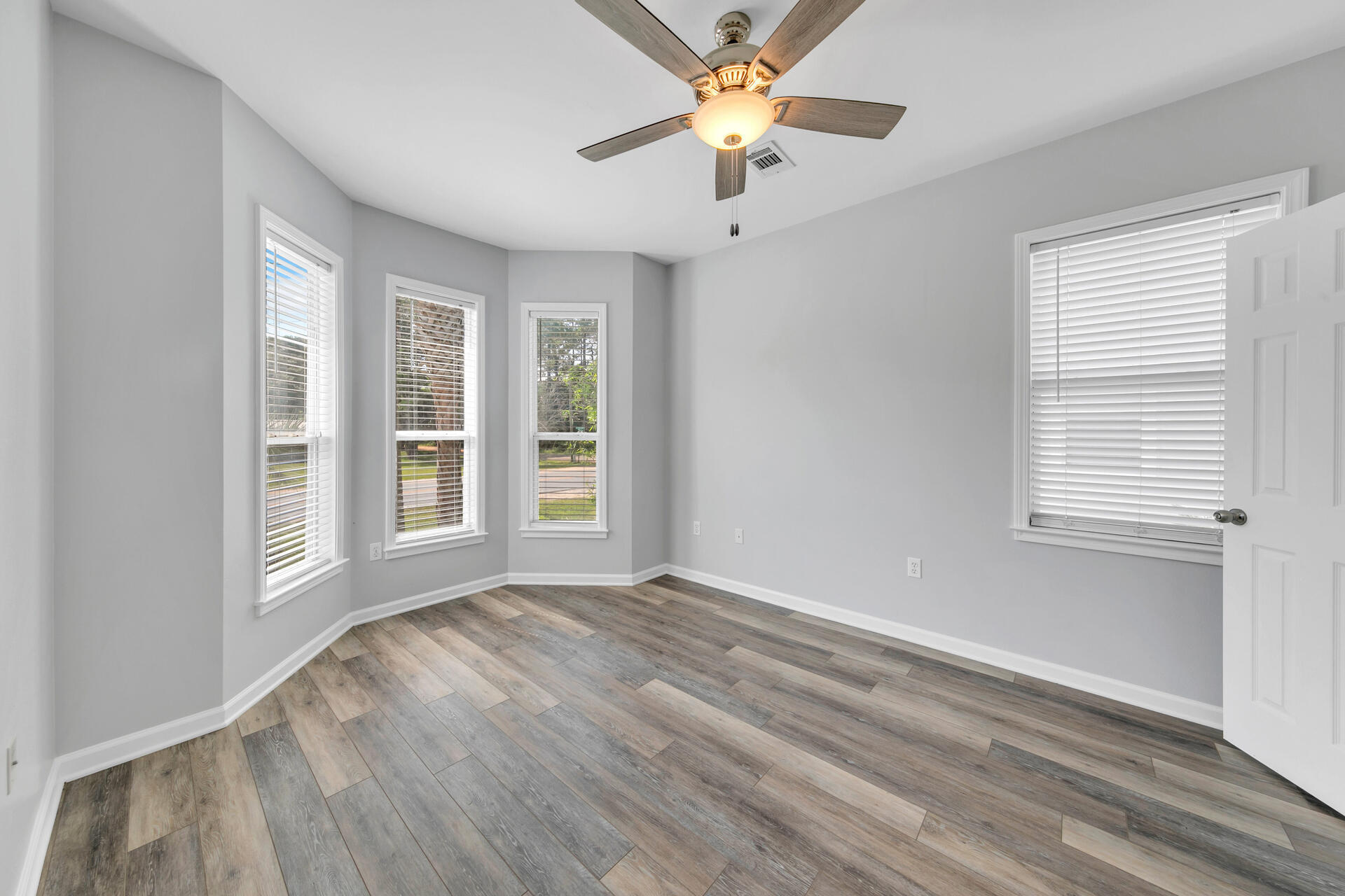 1536 N County Hwy 393