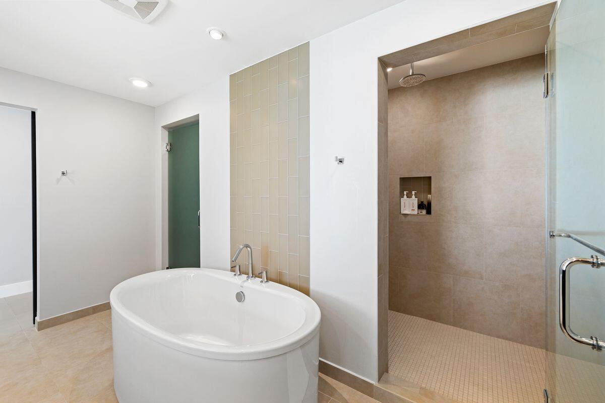 1900 Scenic Highway 98, 302