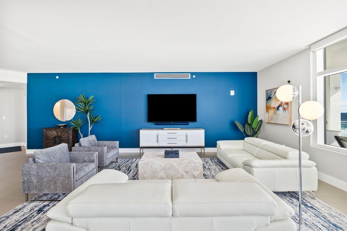 1900 Scenic Highway 98, 302