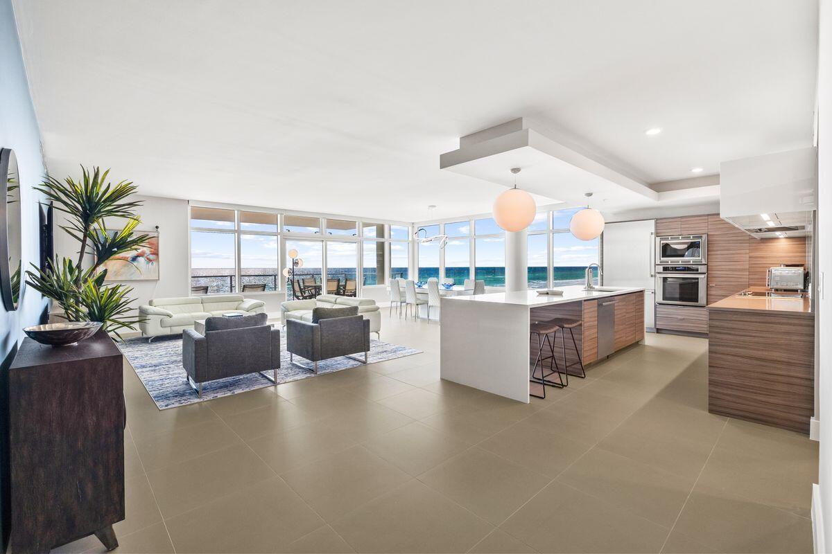 1900 Scenic Highway 98, 302