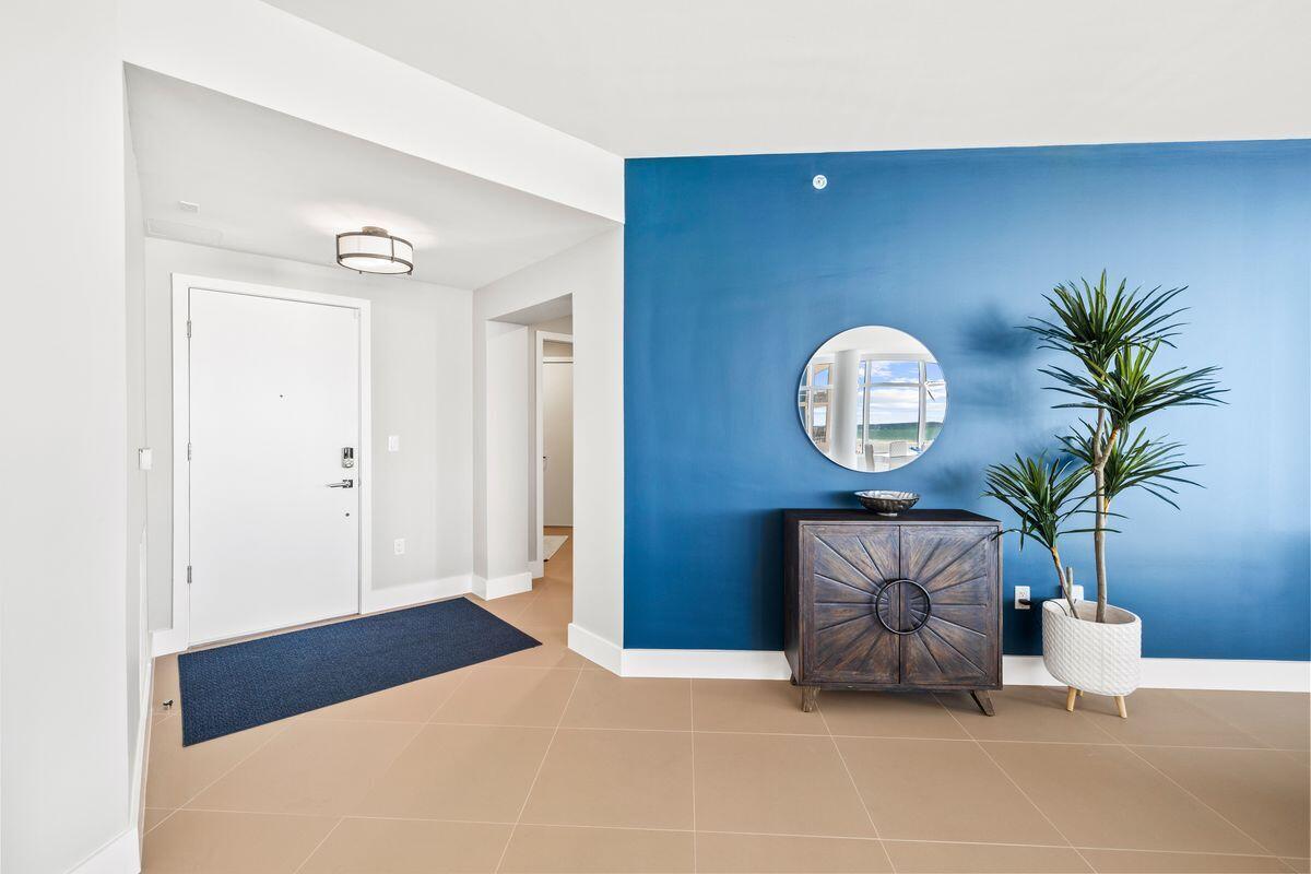 1900 Scenic Highway 98, 302