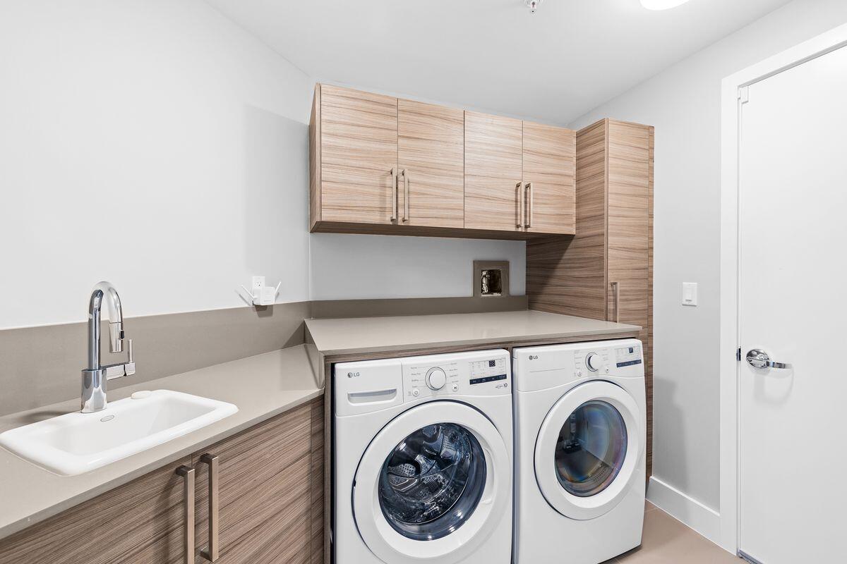 1900 Scenic Highway 98, 302