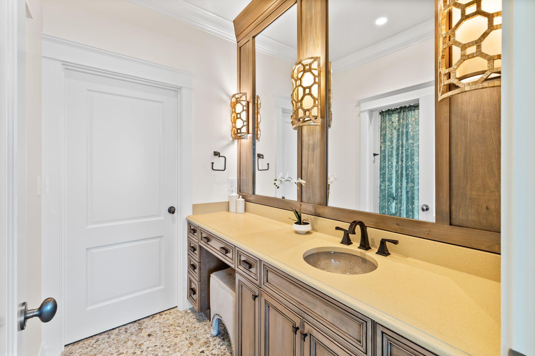 419 E Royal Fern Way