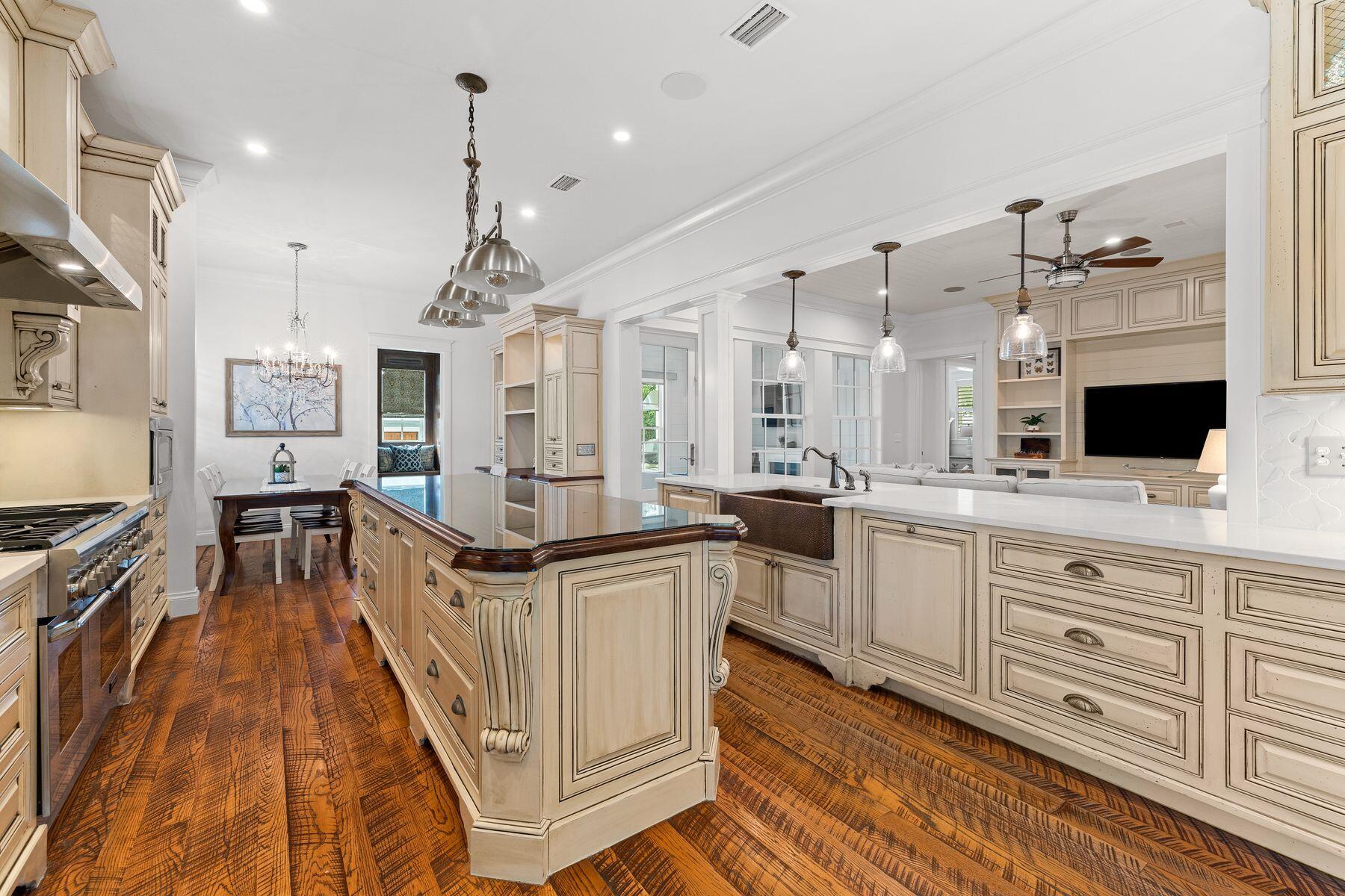 419 E Royal Fern Way