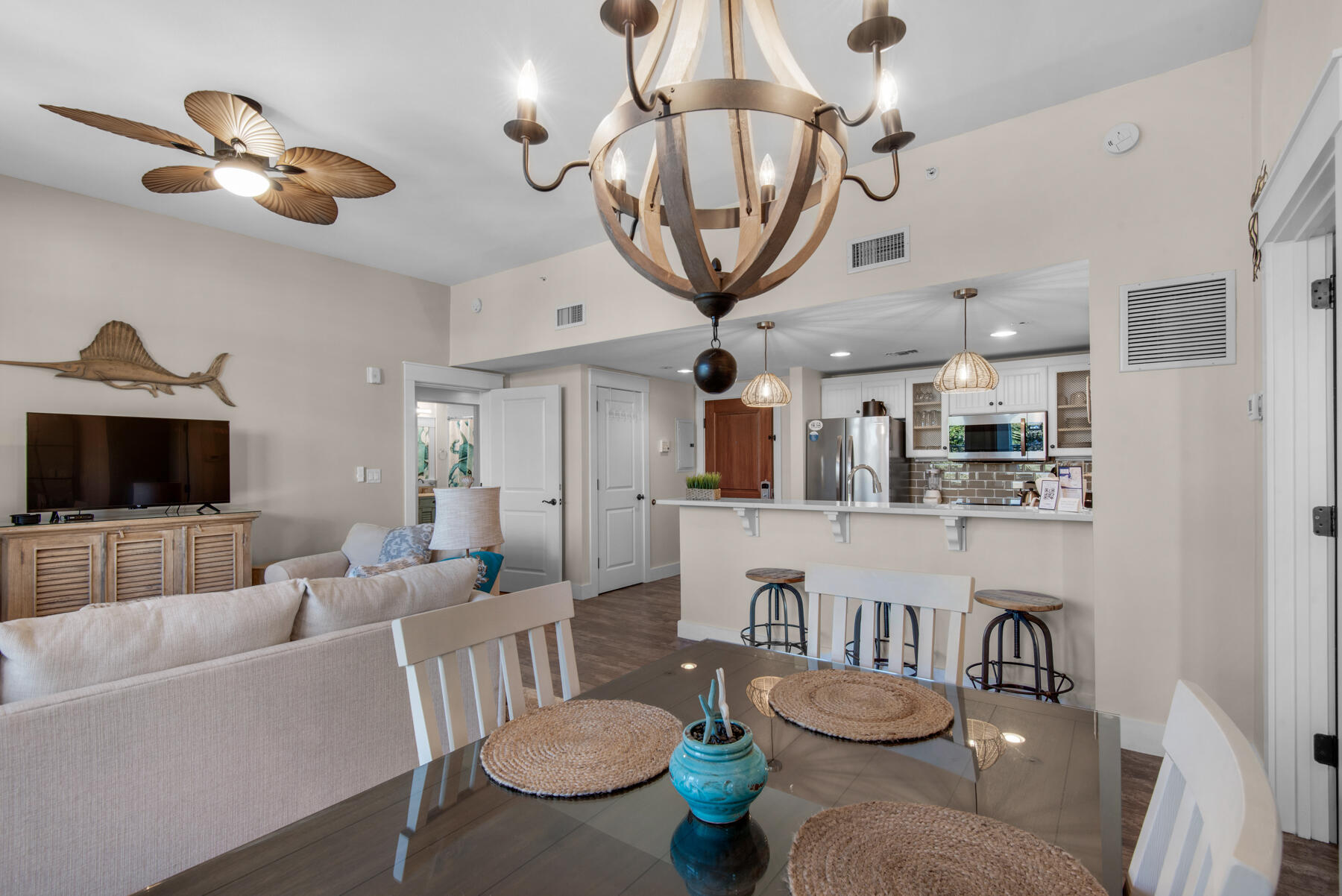 9200 Baytowne Wharf Boulevard, 545/547