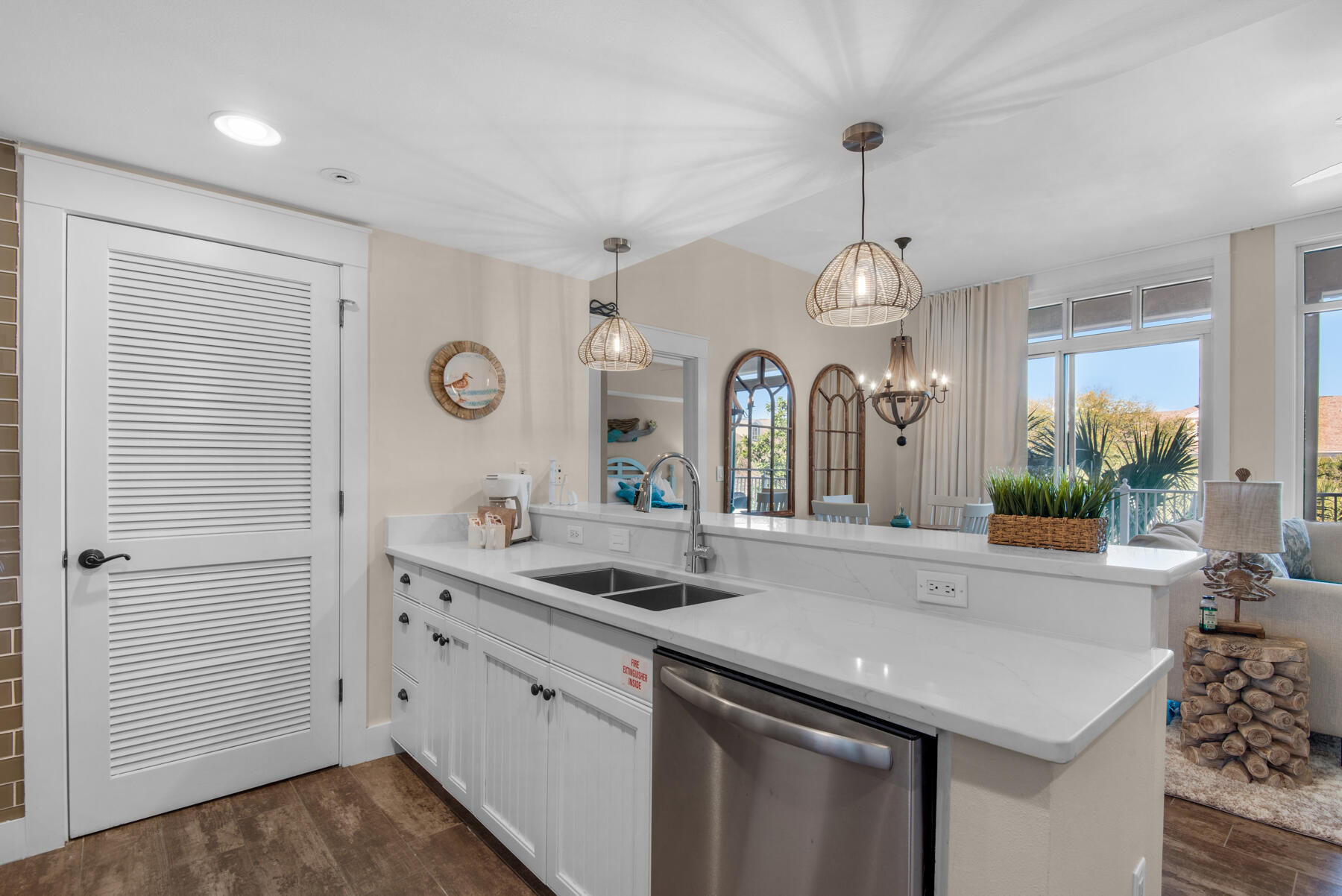 9200 Baytowne Wharf Boulevard, 545/547