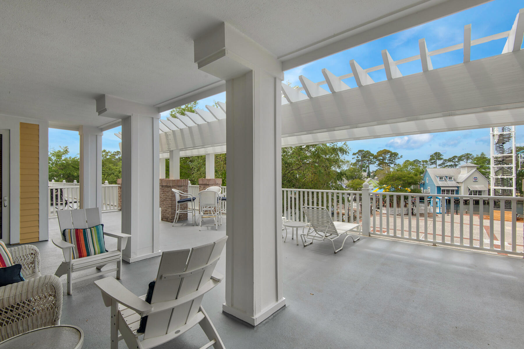 9100 Baytowne Wharf Boulevard, 270/272