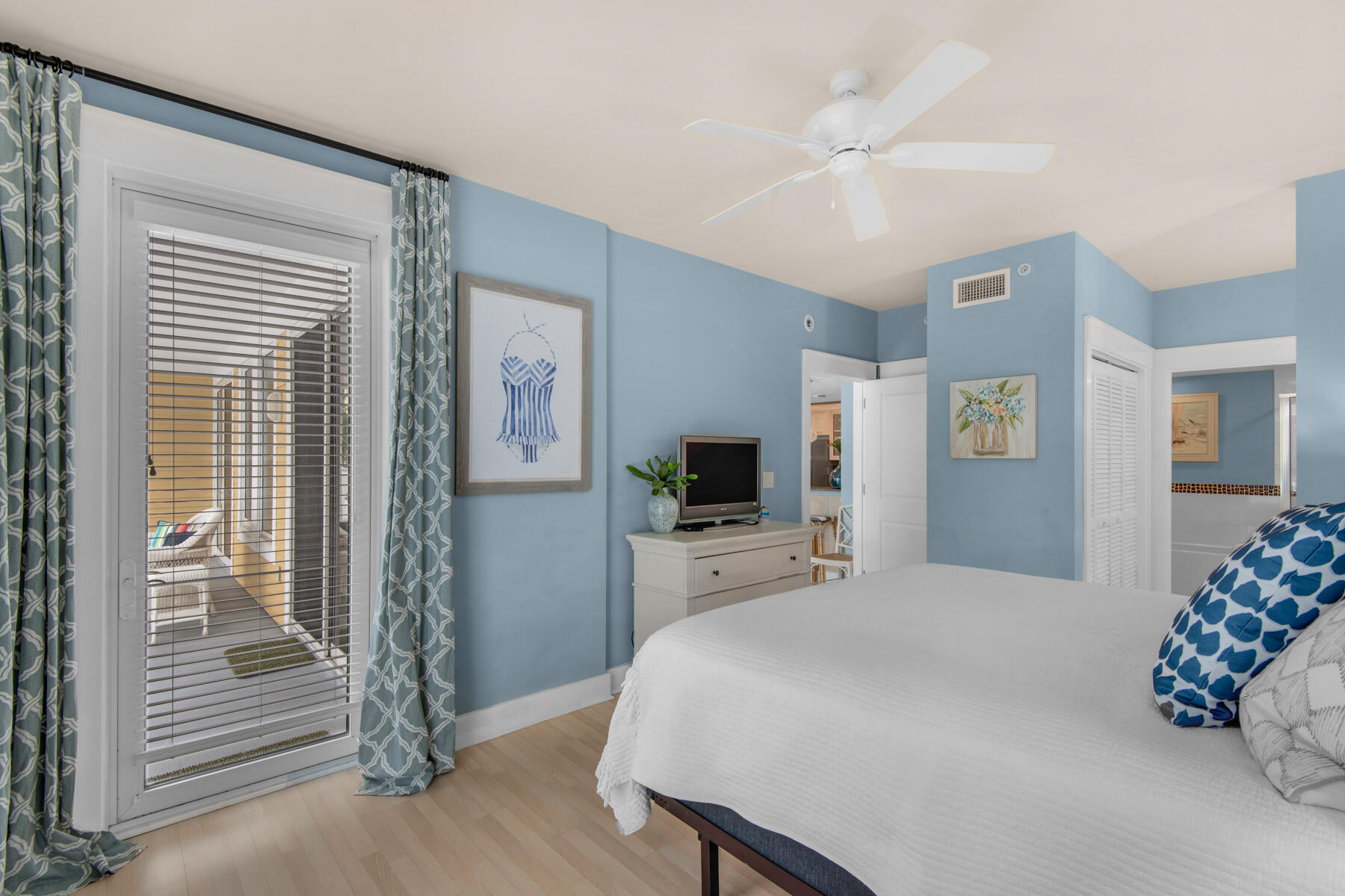 9100 Baytowne Wharf Boulevard, 270/272