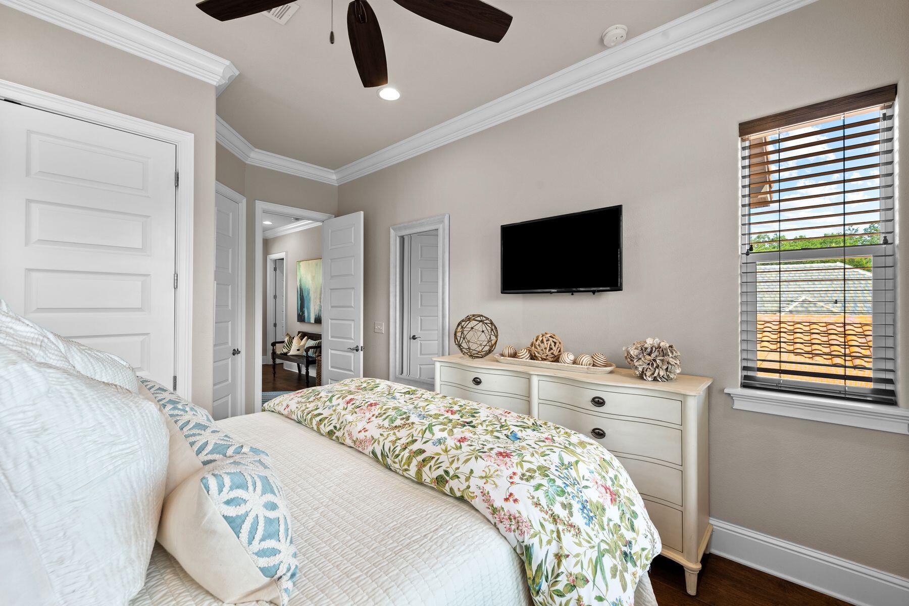 1430 E Baytowne Circle