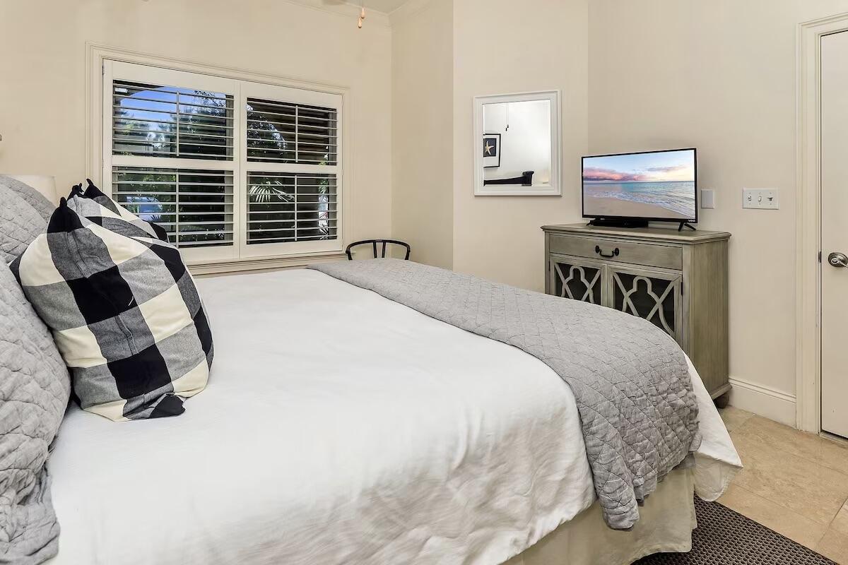 2421 W CO HWY 30A, G101