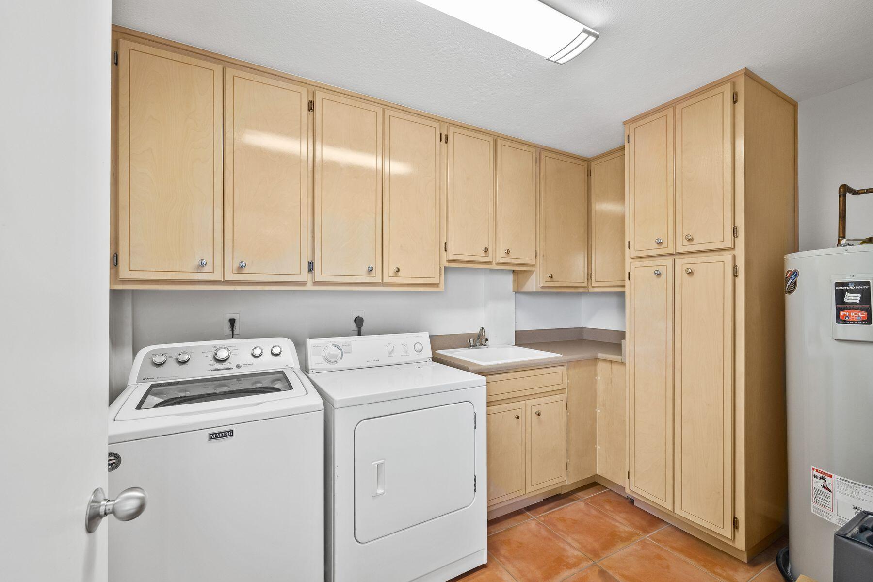 492 W Park Place Avenue