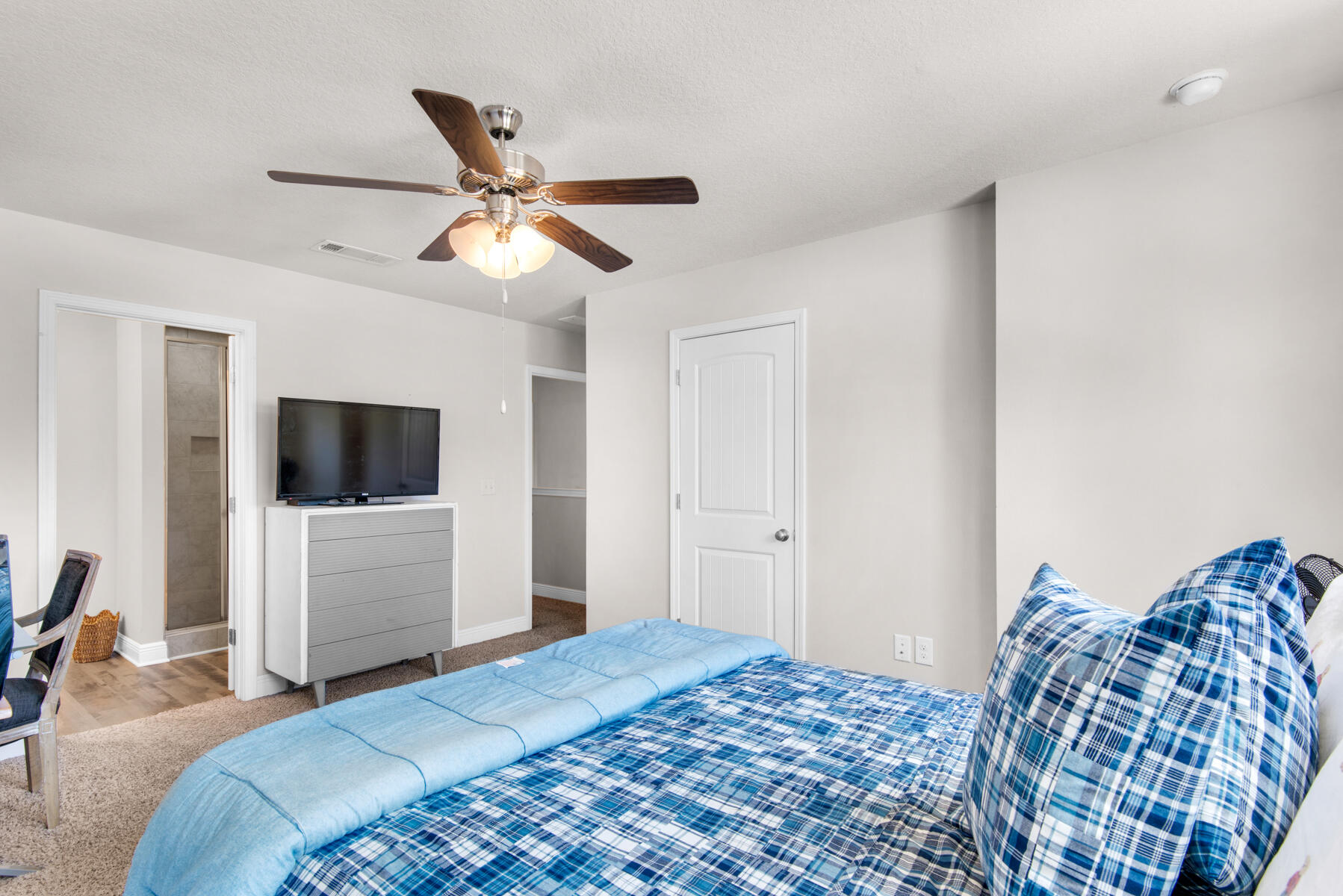 25 Crossing Lane, UNIT B