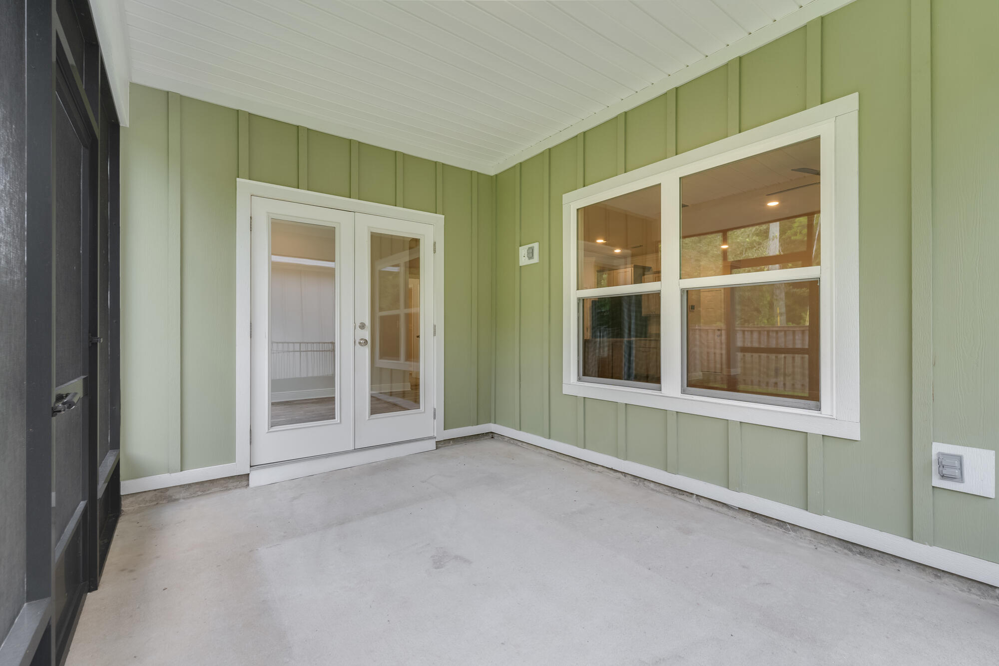 323 Lightning Bug Lane