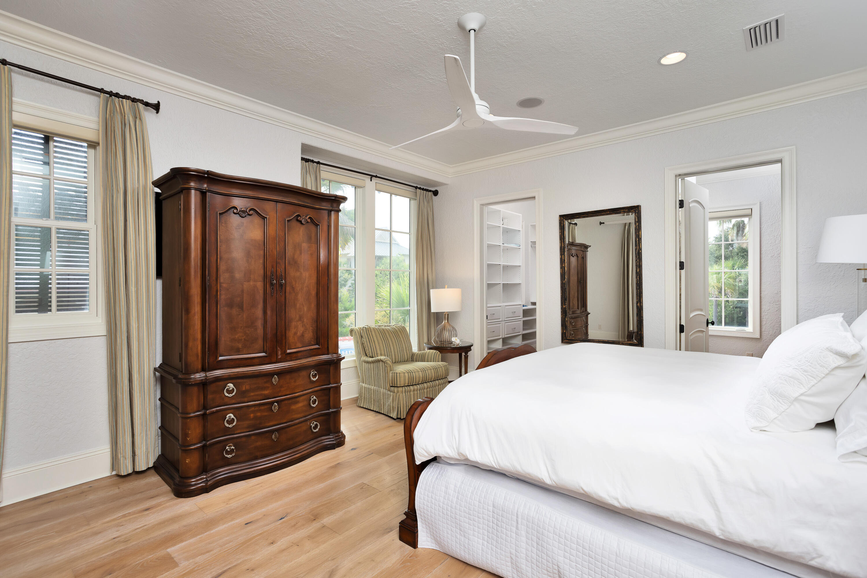 231 W Bermuda Drive