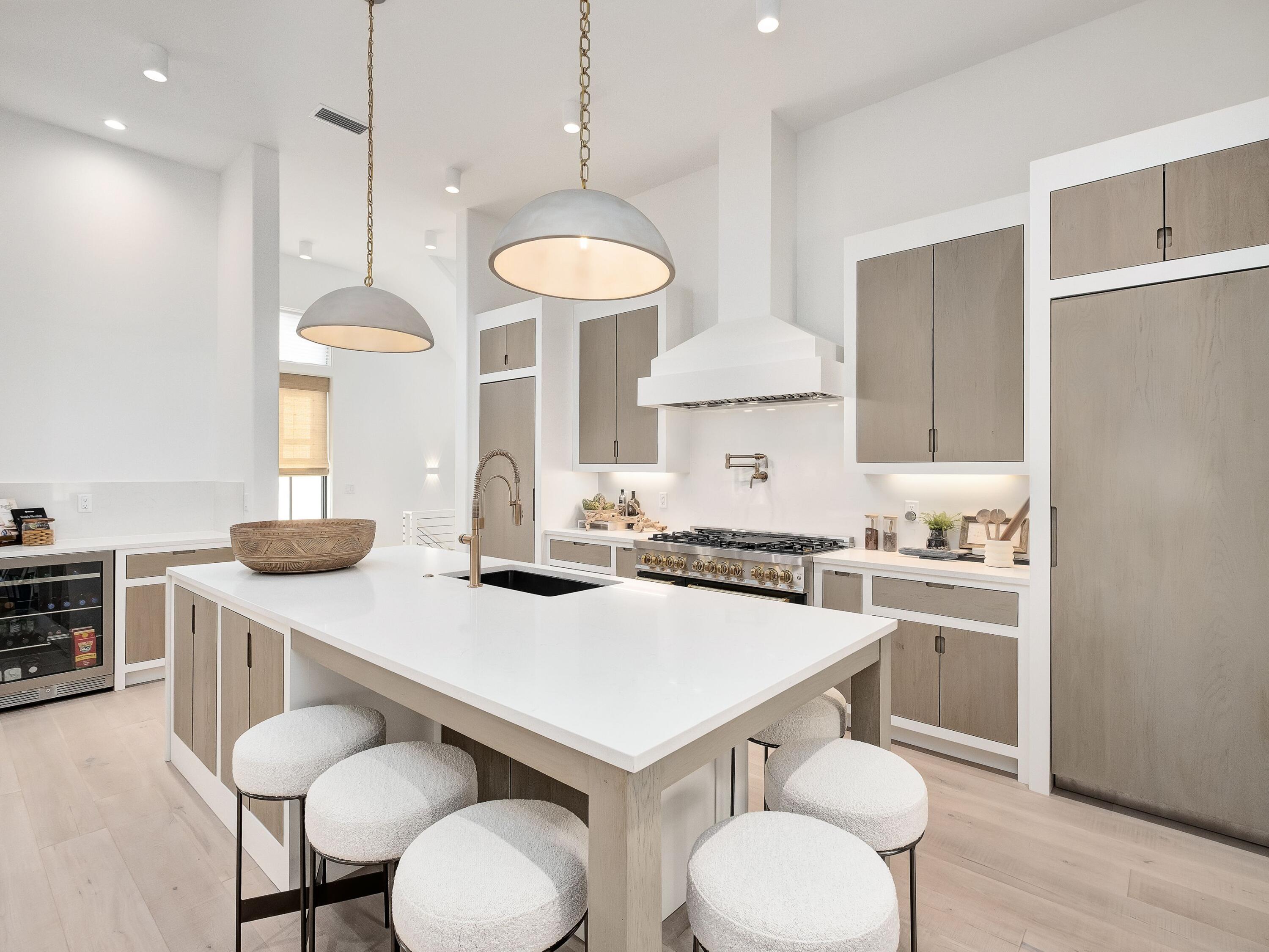 6 W Grande Pointe Drive