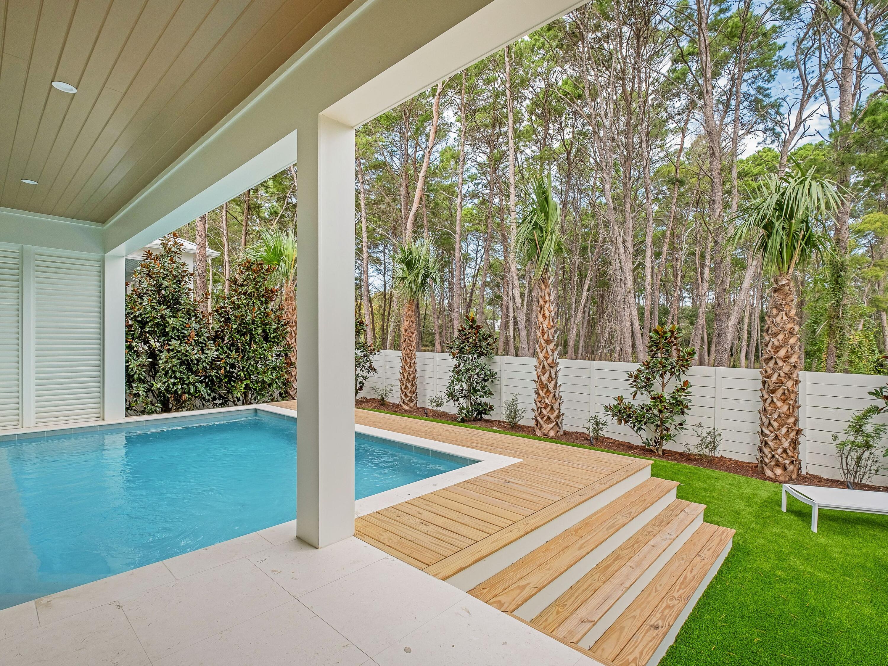 6 W Grande Pointe Drive