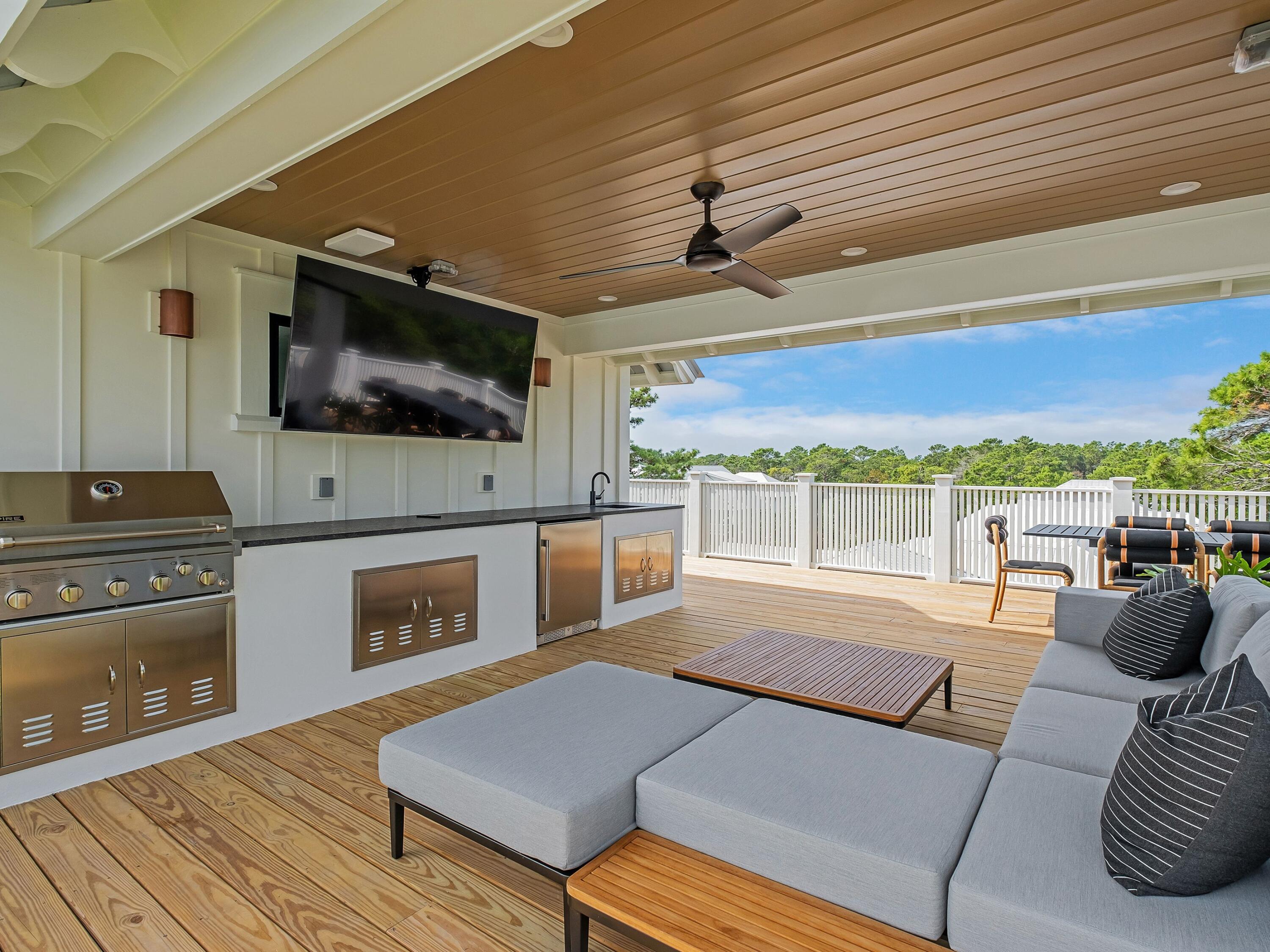 6 W Grande Pointe Drive