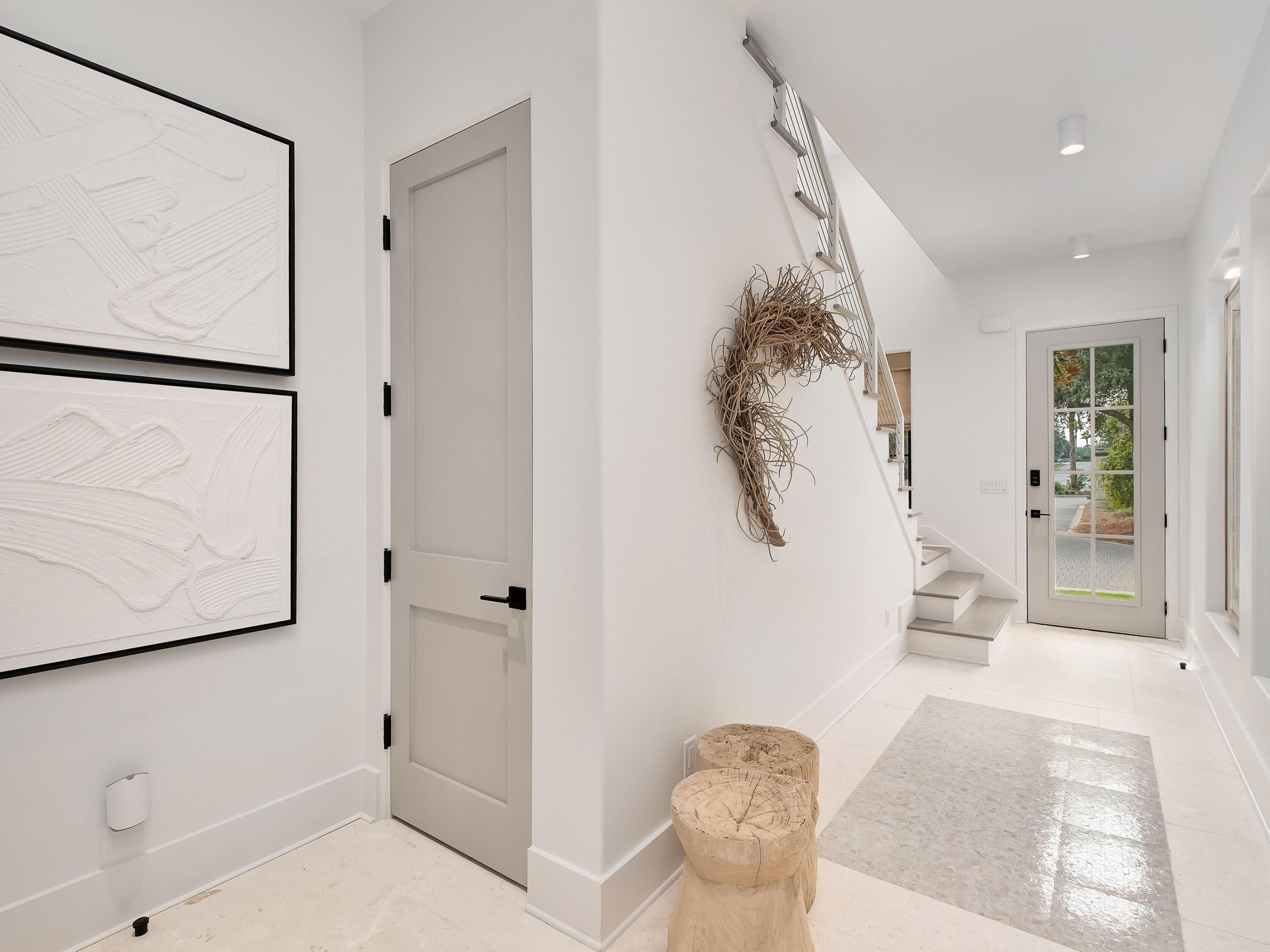 6 W Grande Pointe Drive