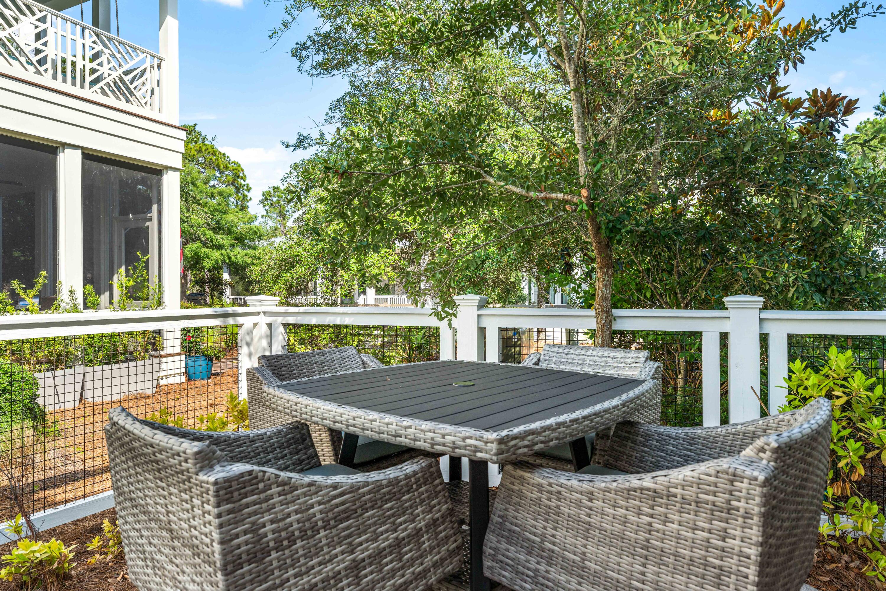 201 E Royal Fern Way