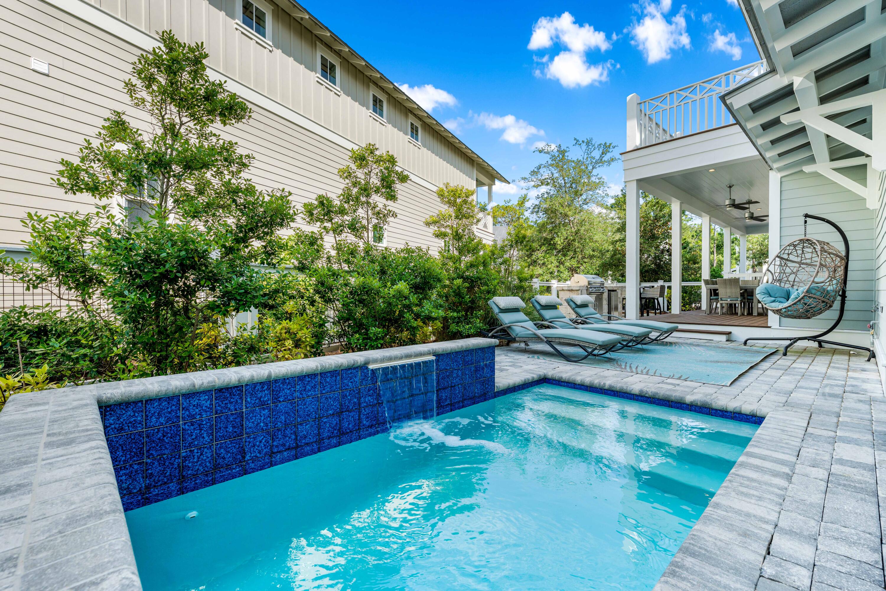 201 E Royal Fern Way