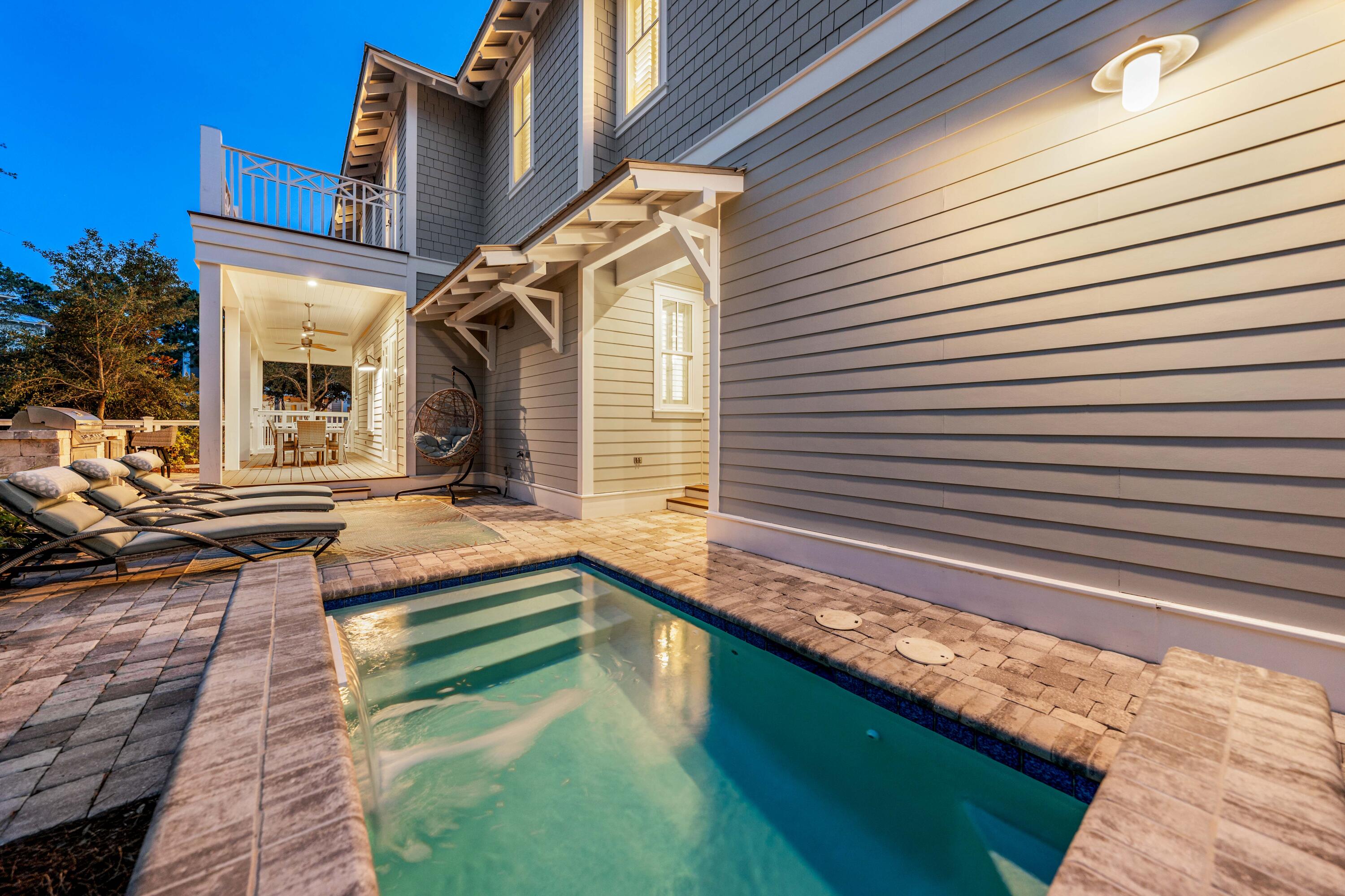 201 E Royal Fern Way