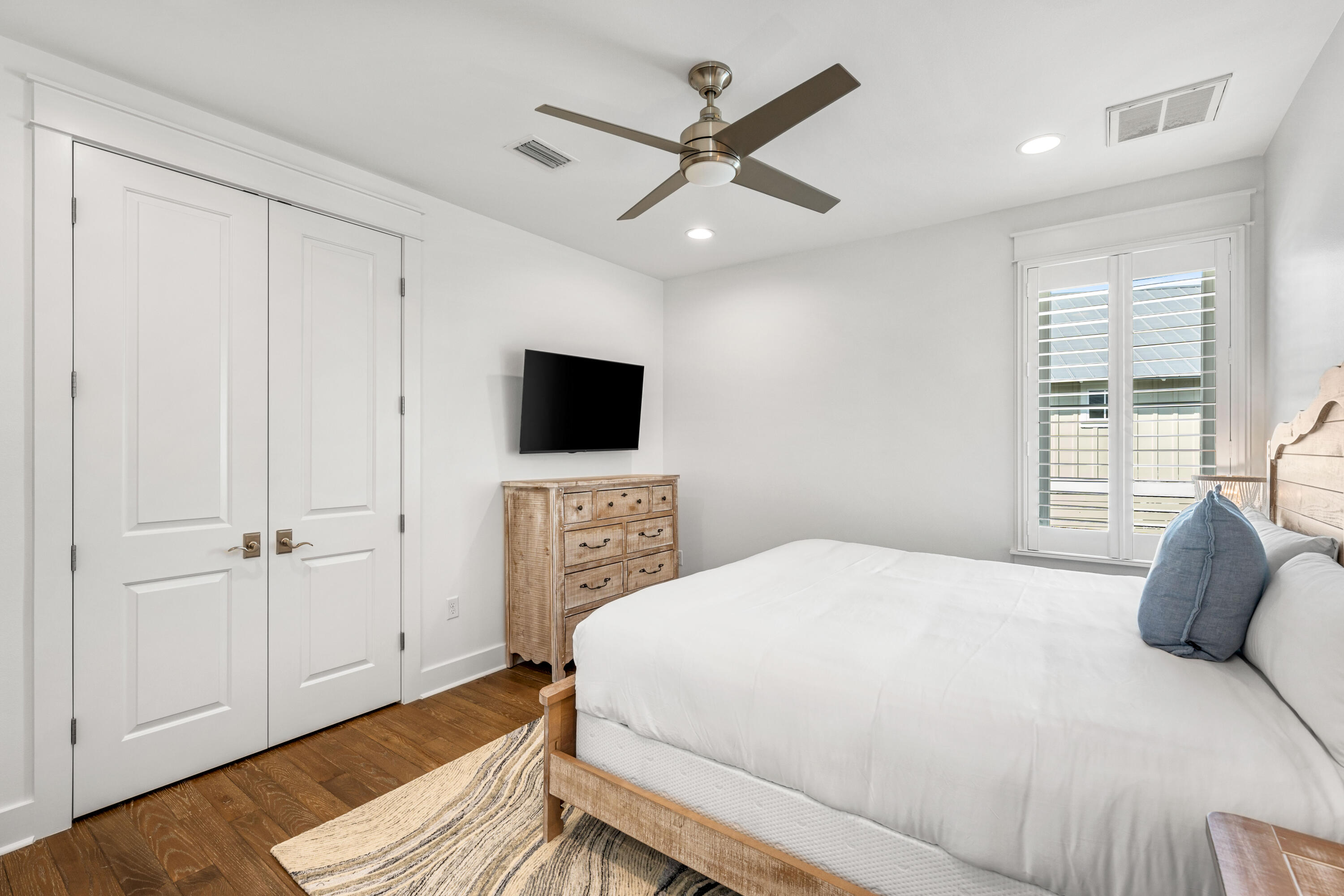 201 E Royal Fern Way