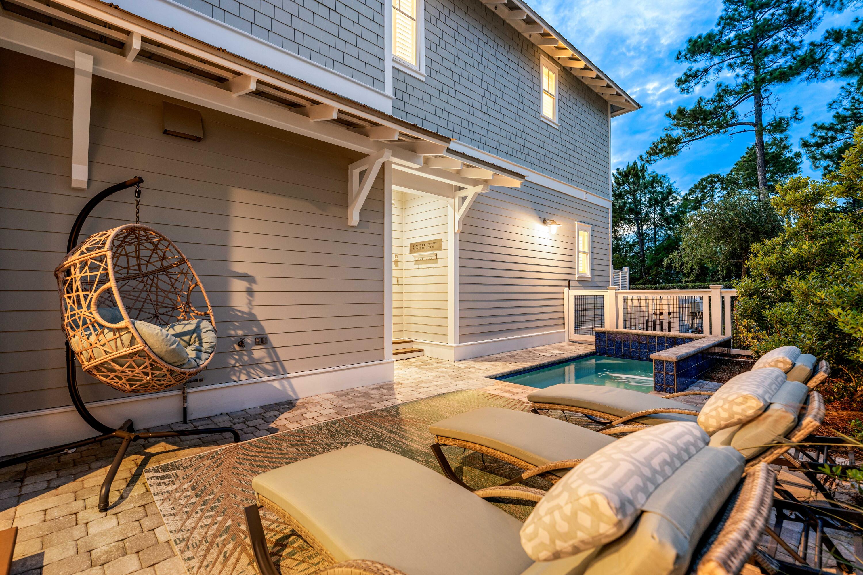 201 E Royal Fern Way