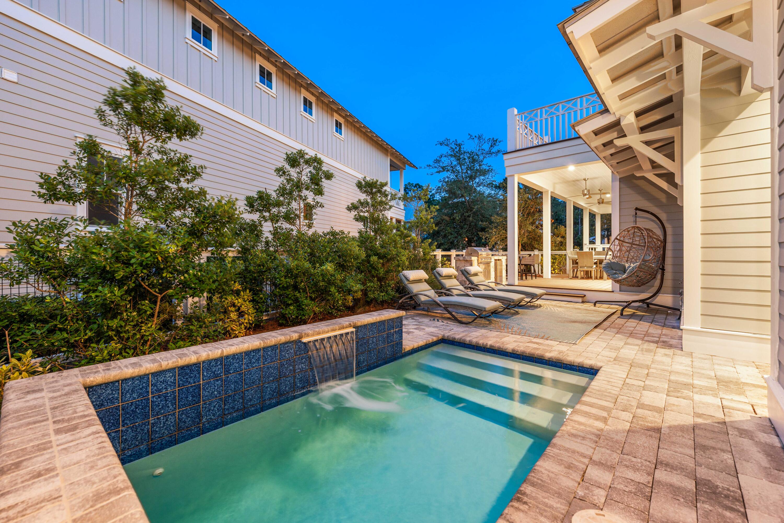 201 E Royal Fern Way