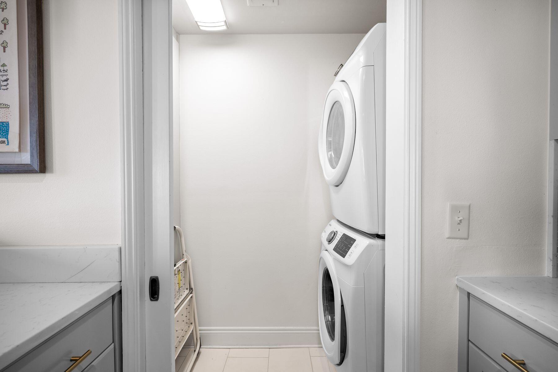 34 N Barrett Square, 2E