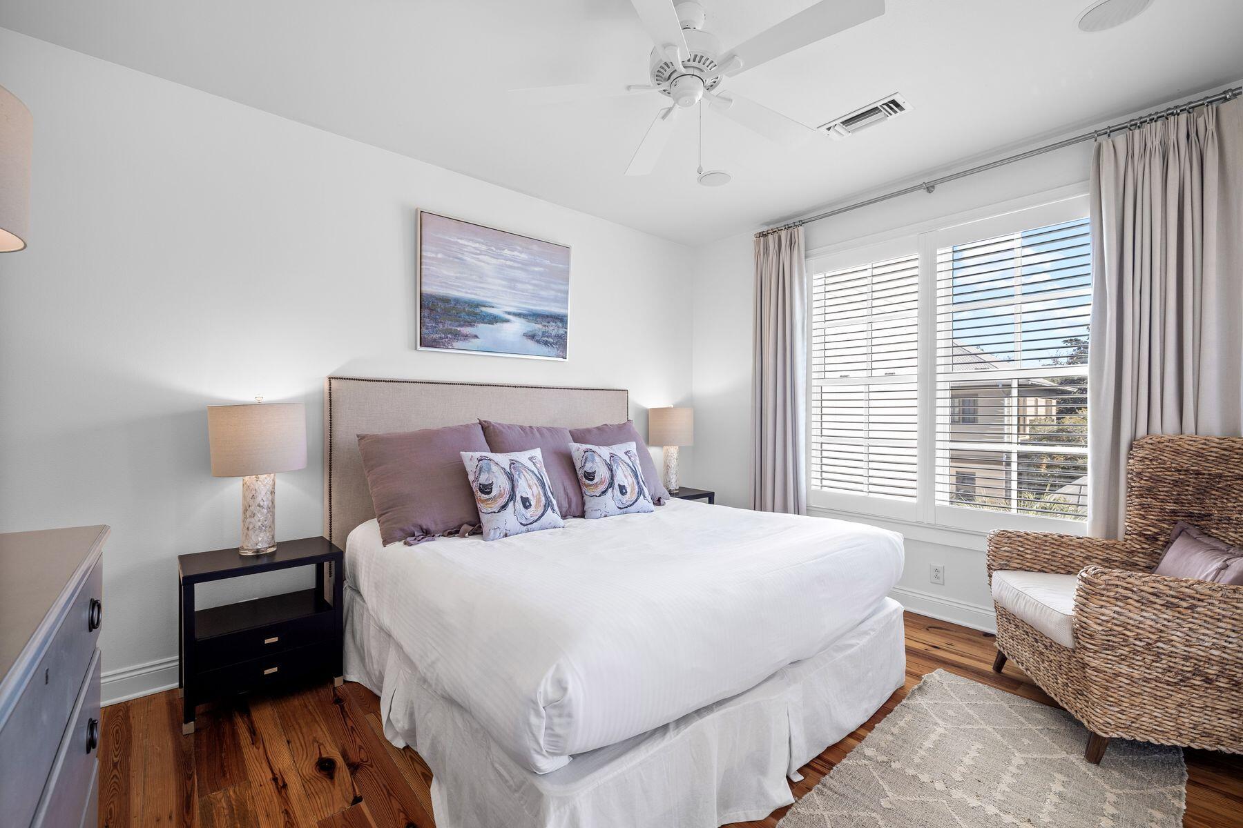 34 N Barrett Square, 2E