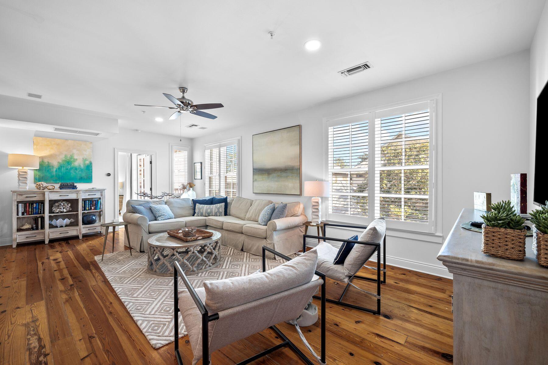 34 N Barrett Square, 2E