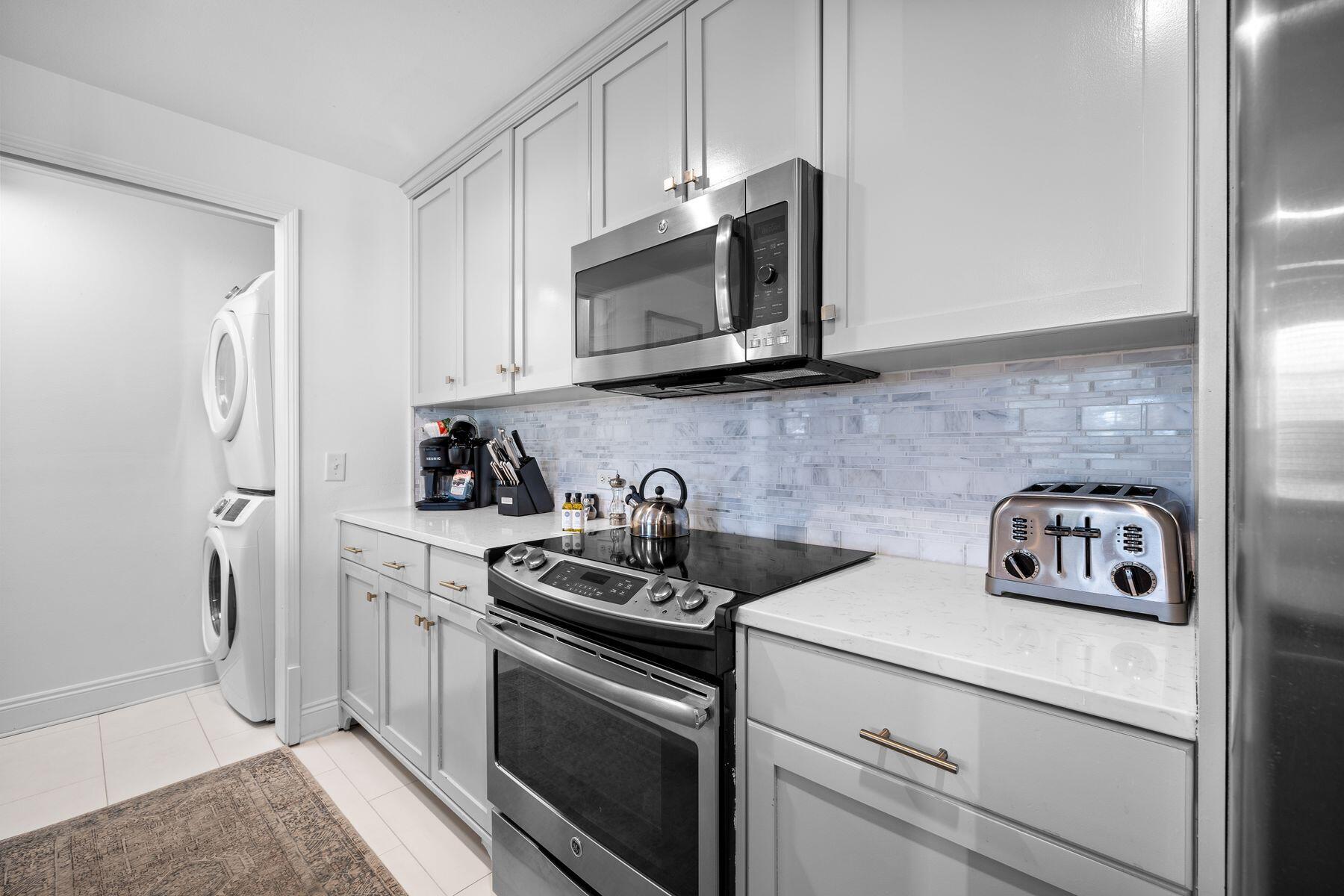 34 N Barrett Square, 2E