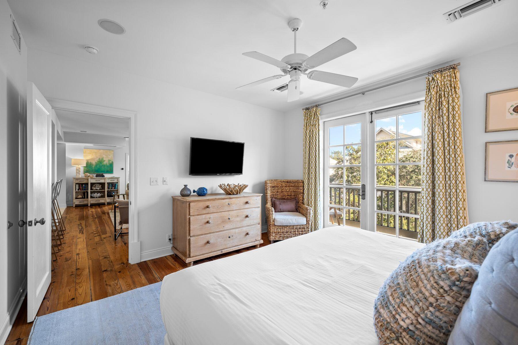 34 N Barrett Square, 2E