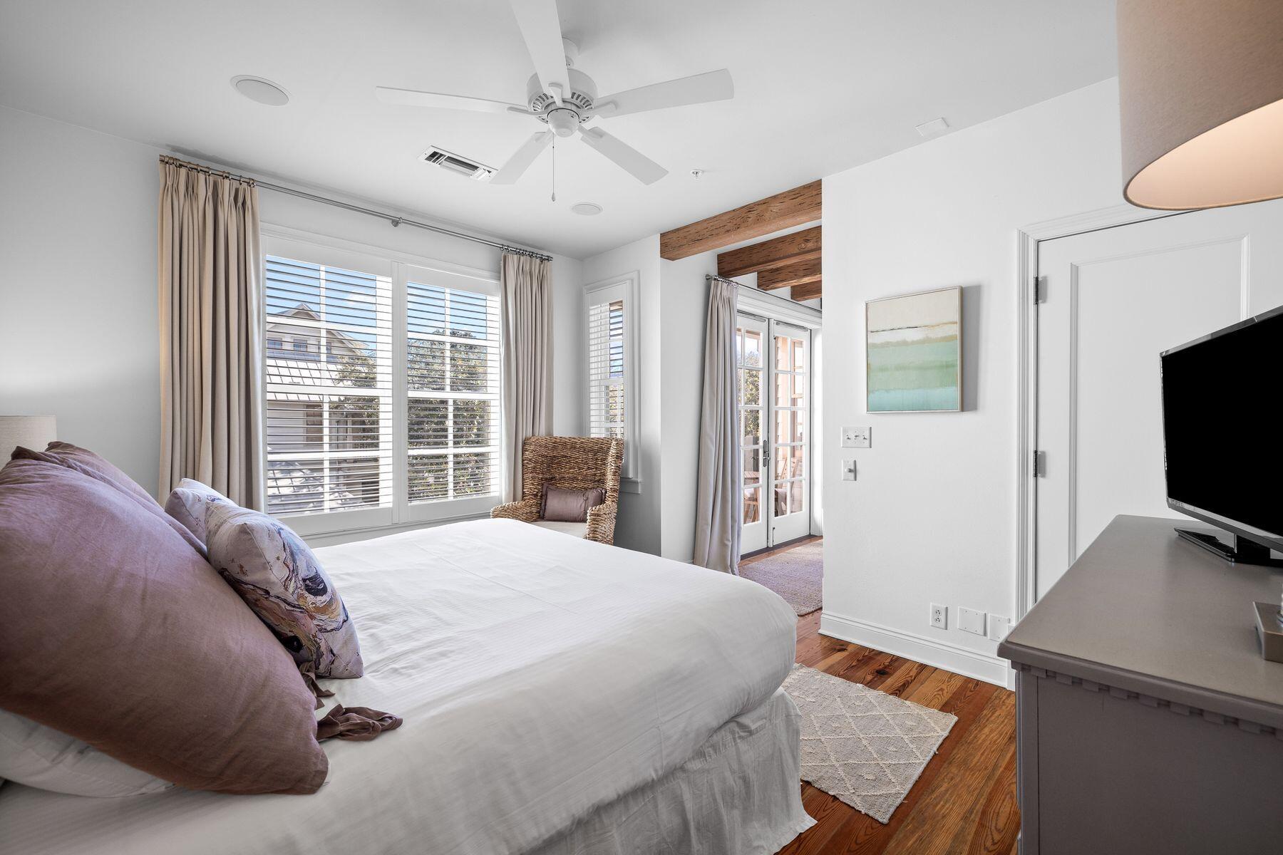 34 N Barrett Square, 2E